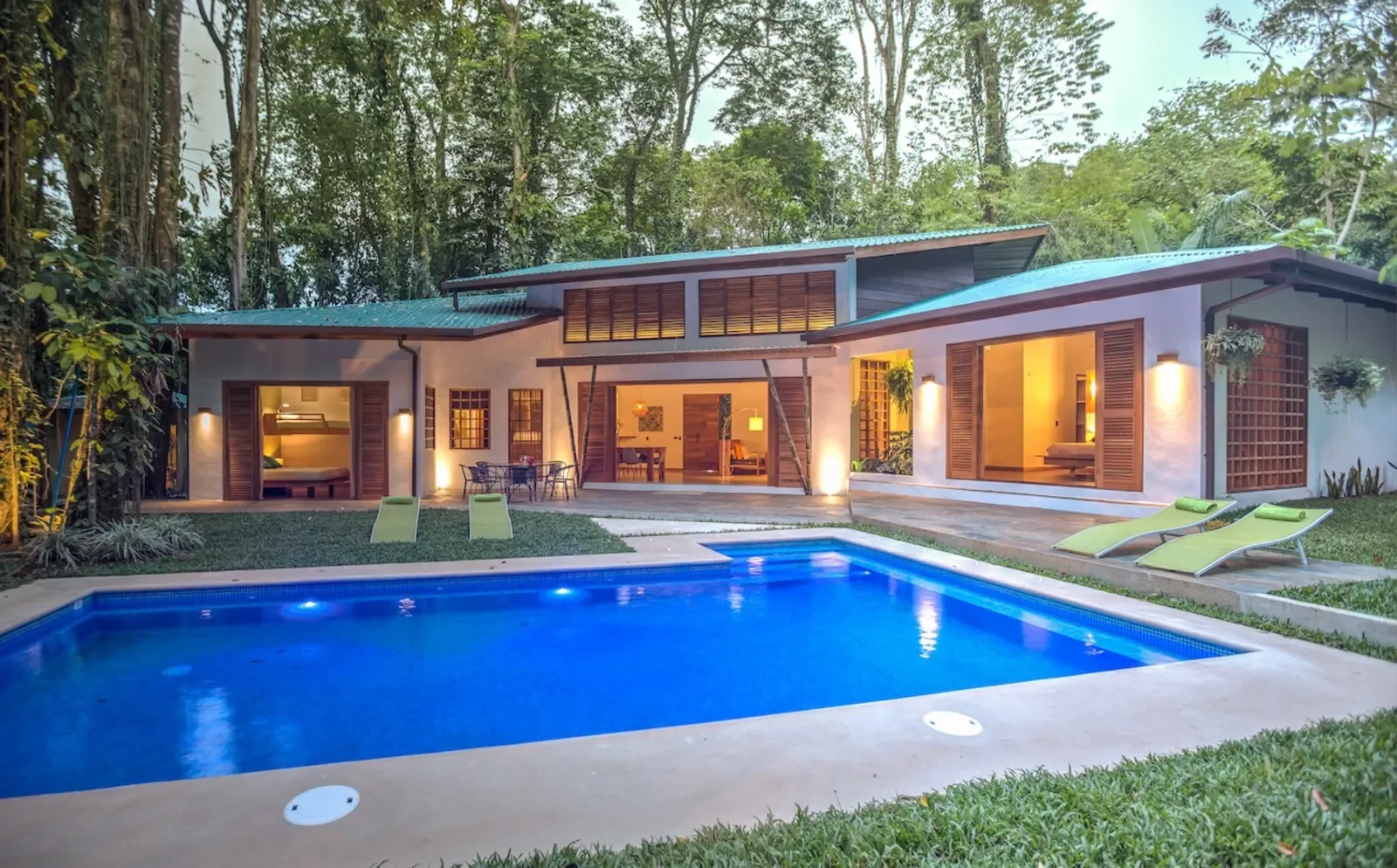 $785,000 - 3 Bd/2.5 Ba - Luxury Villa in Playa Chiquita Costa Rica