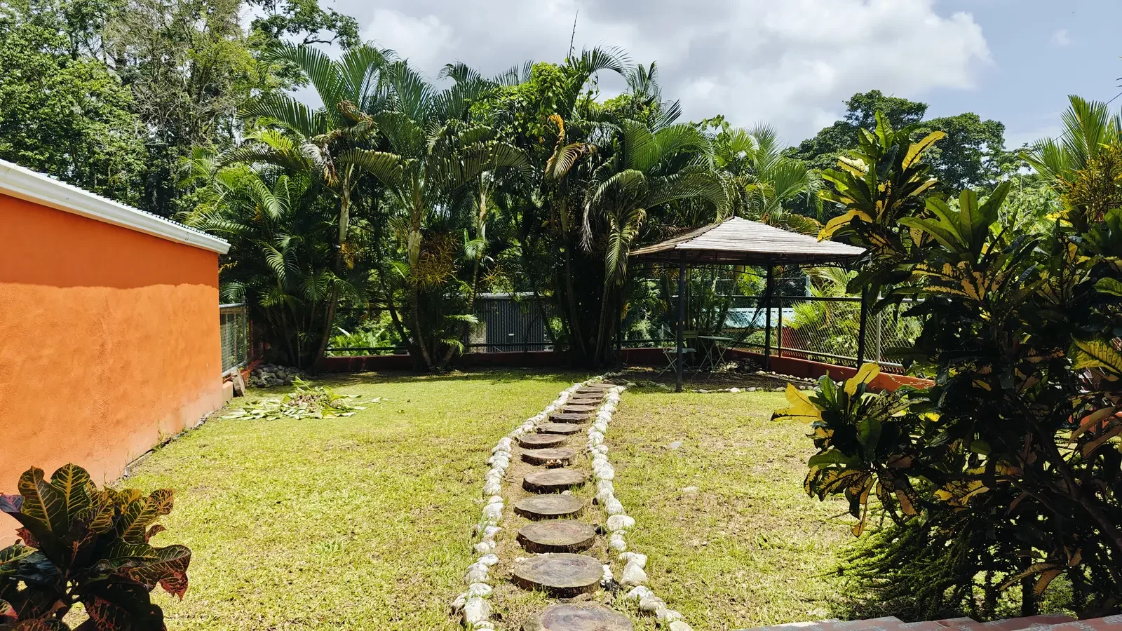 multi-unit-home-hone-creek-costa-rica (21).webp