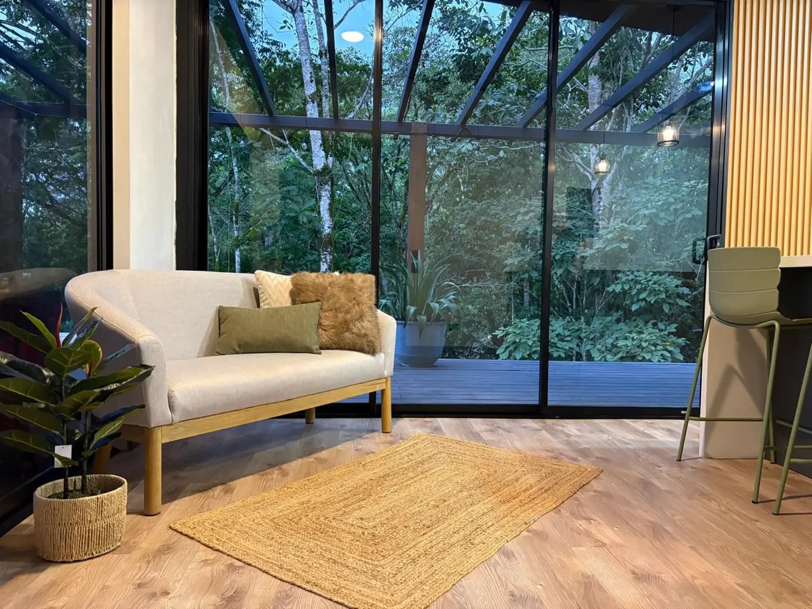 modern-luxury-meets-jungle-serenity (2).webp