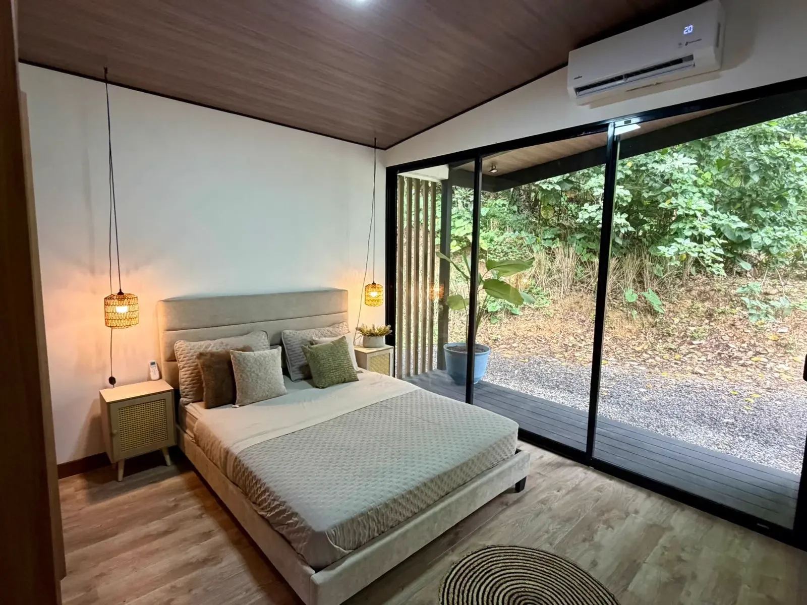 modern-luxury-meets-jungle-serenity (7).webp