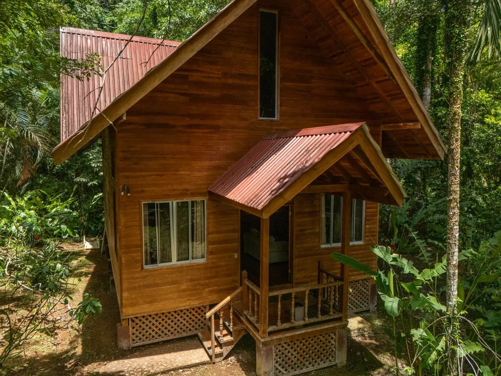 private-jungle-chalet-hone-creek (4).webp