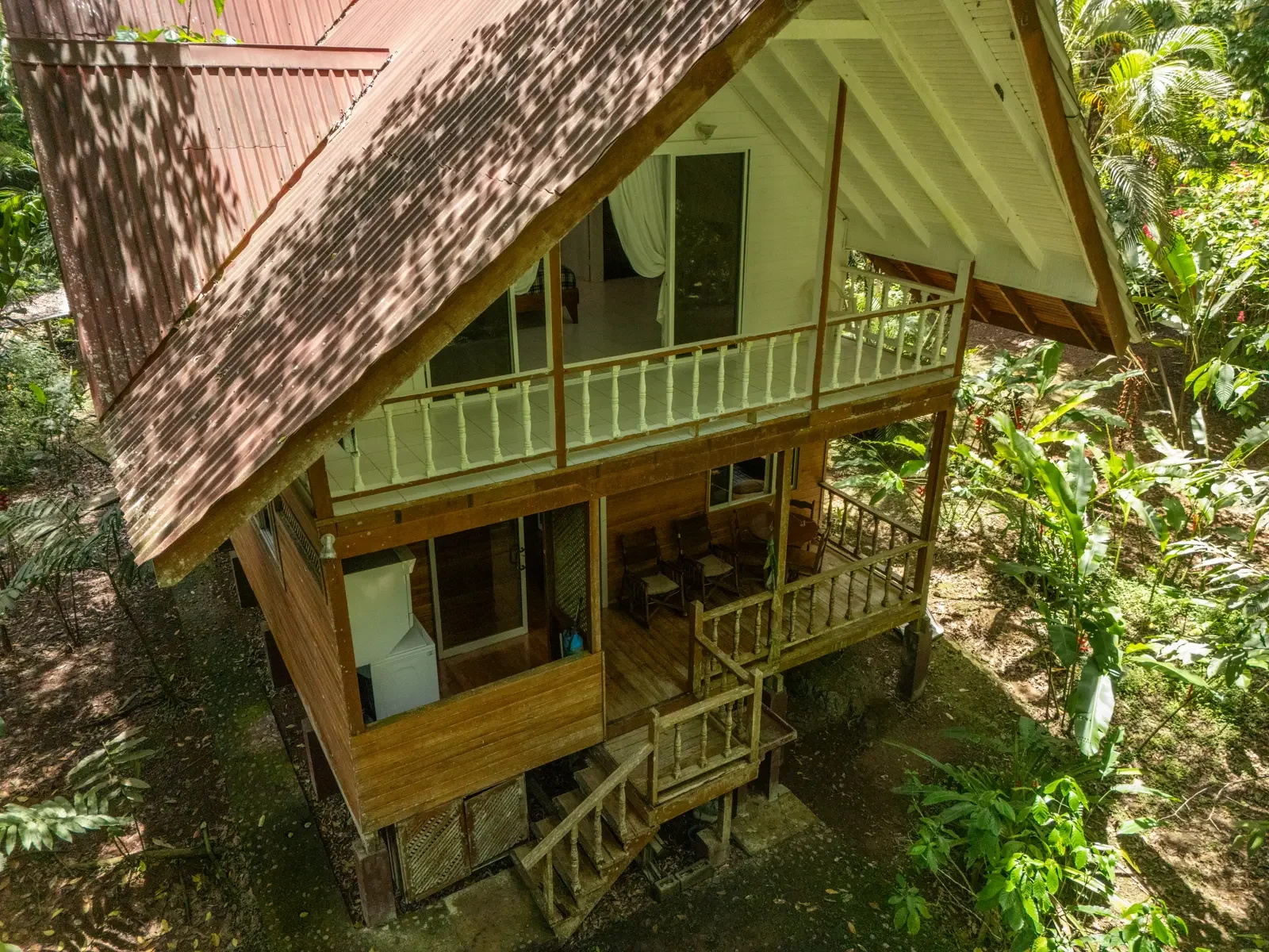 private-jungle-chalet-hone-creek (5).webp