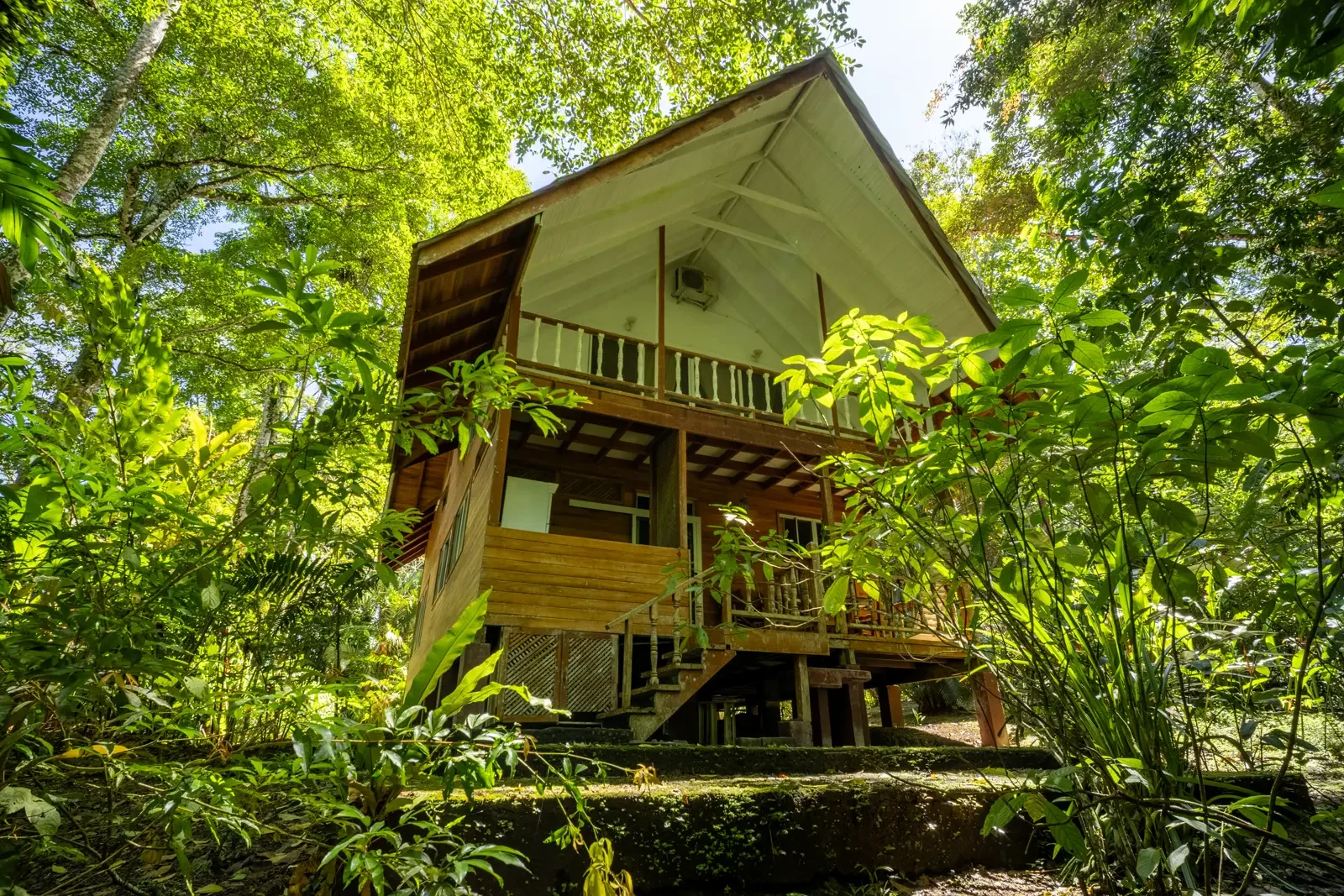 private-jungle-chalet-hone-creek (7).webp
