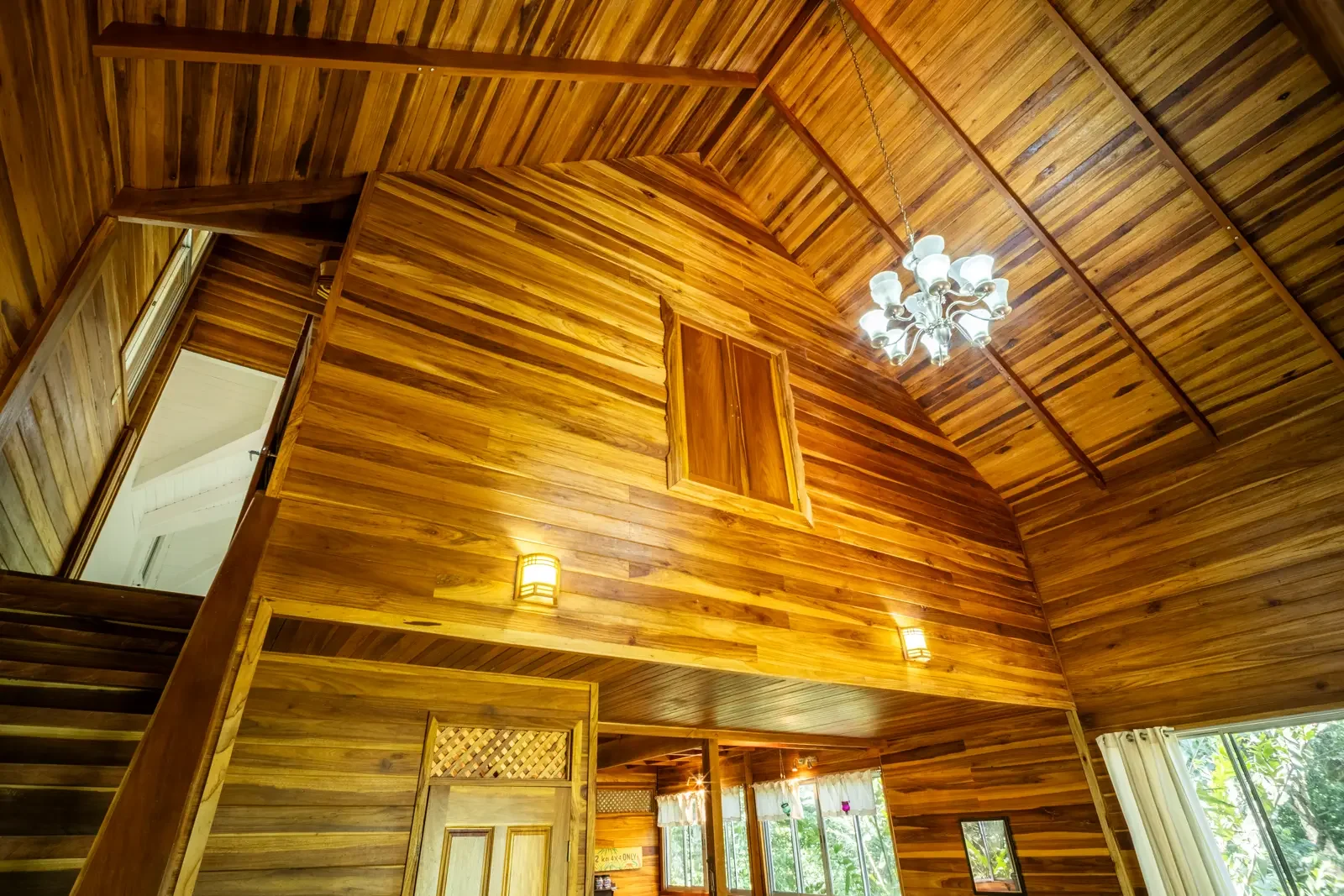private-jungle-chalet-hone-creek (10).webp