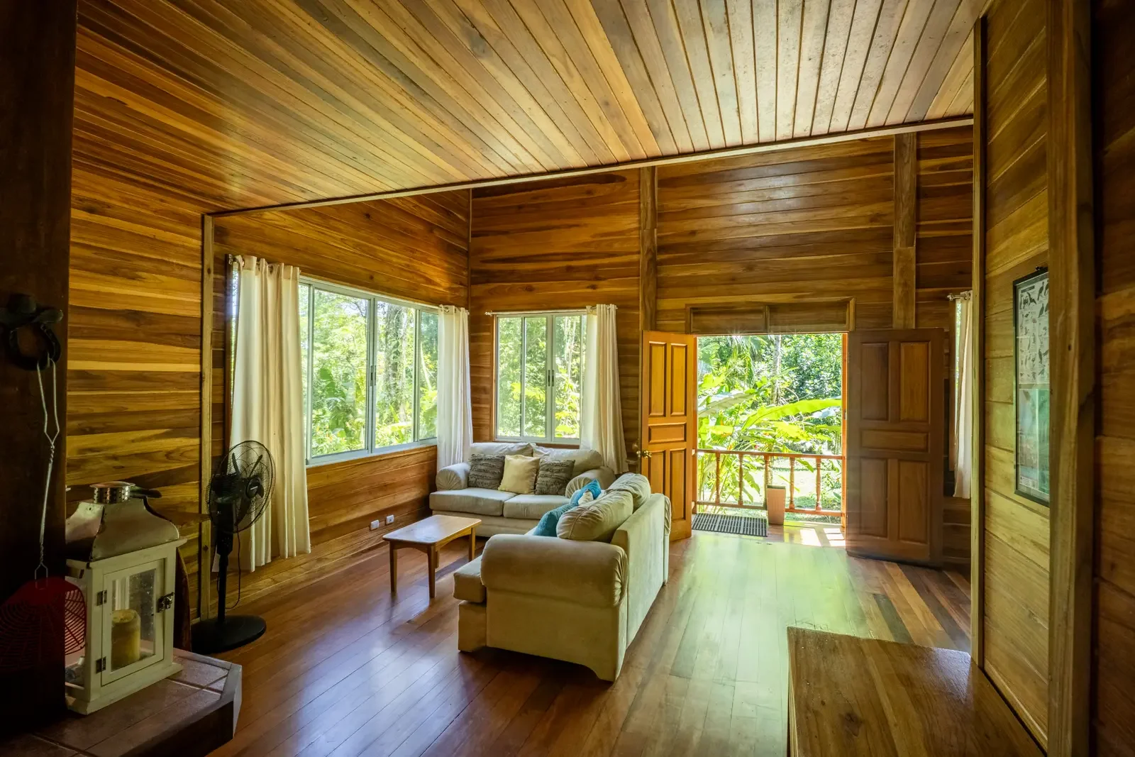 private-jungle-chalet-hone-creek (11).webp