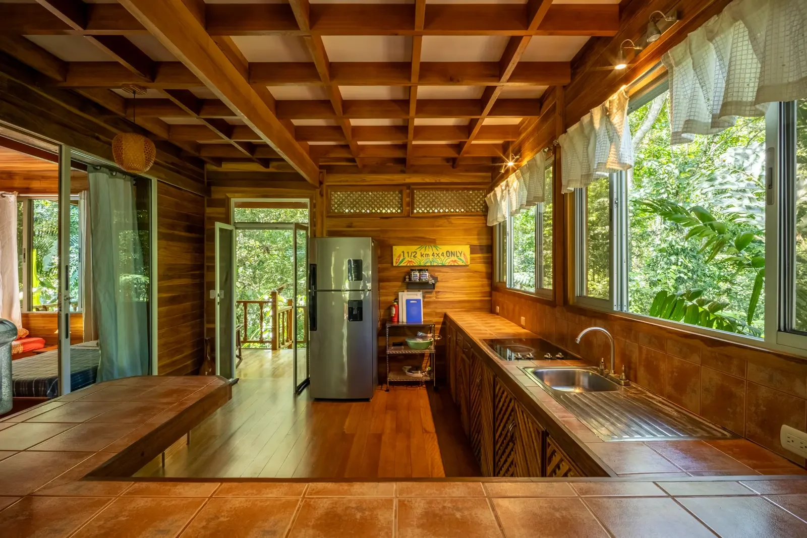 private-jungle-chalet-hone-creek (15).webp