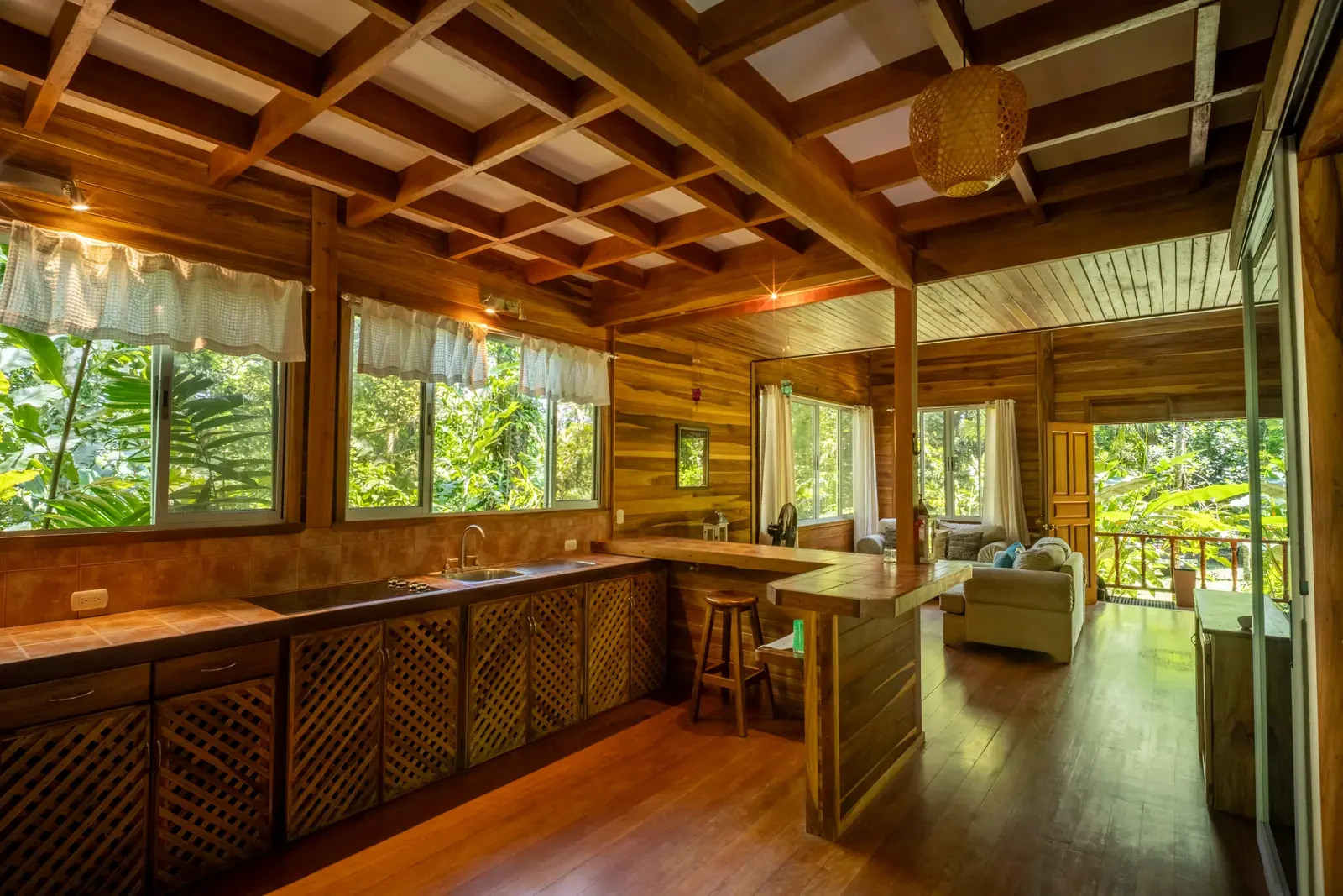 private-jungle-chalet-hone-creek (16).webp