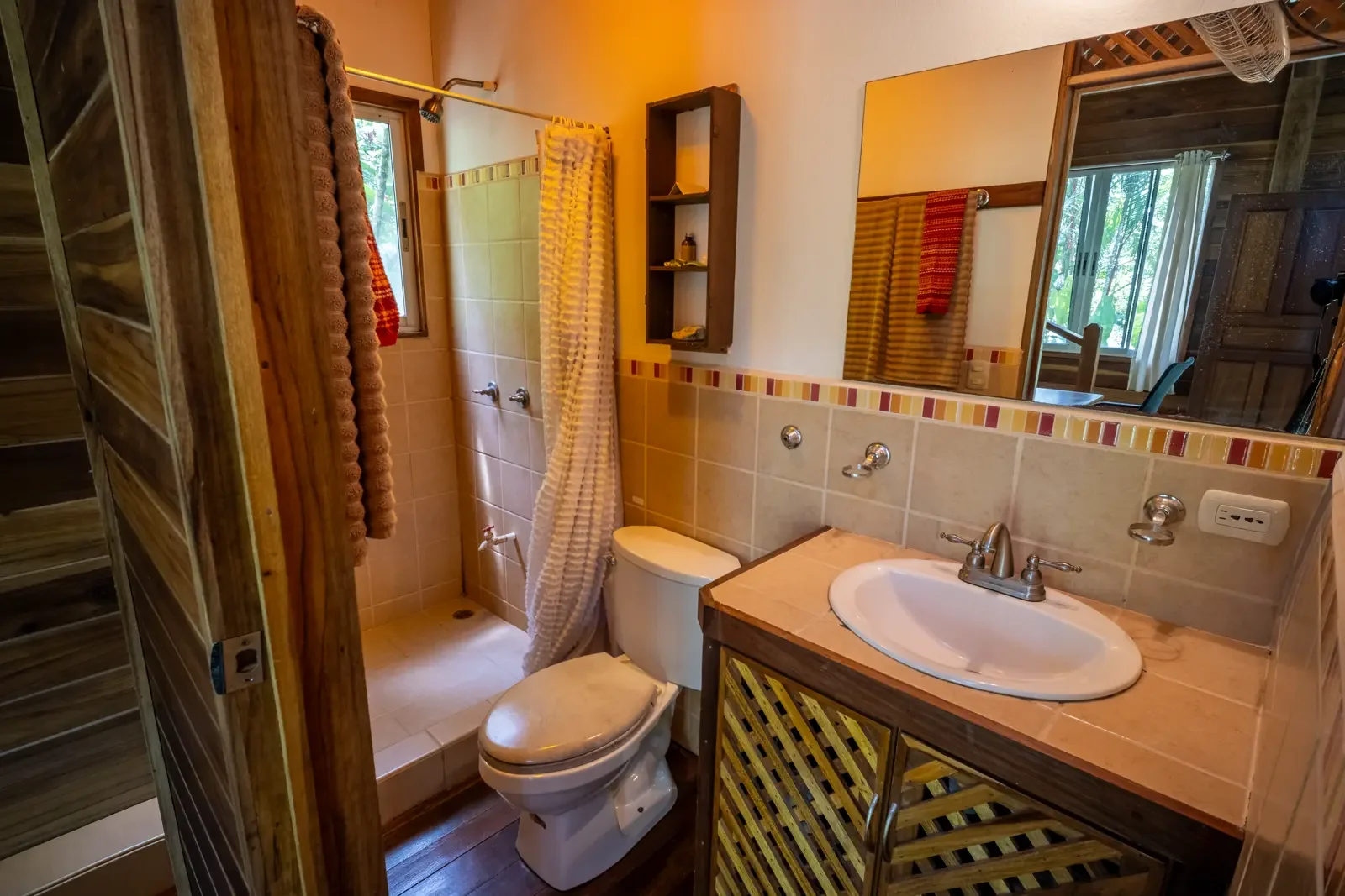 private-jungle-chalet-hone-creek (21).webp