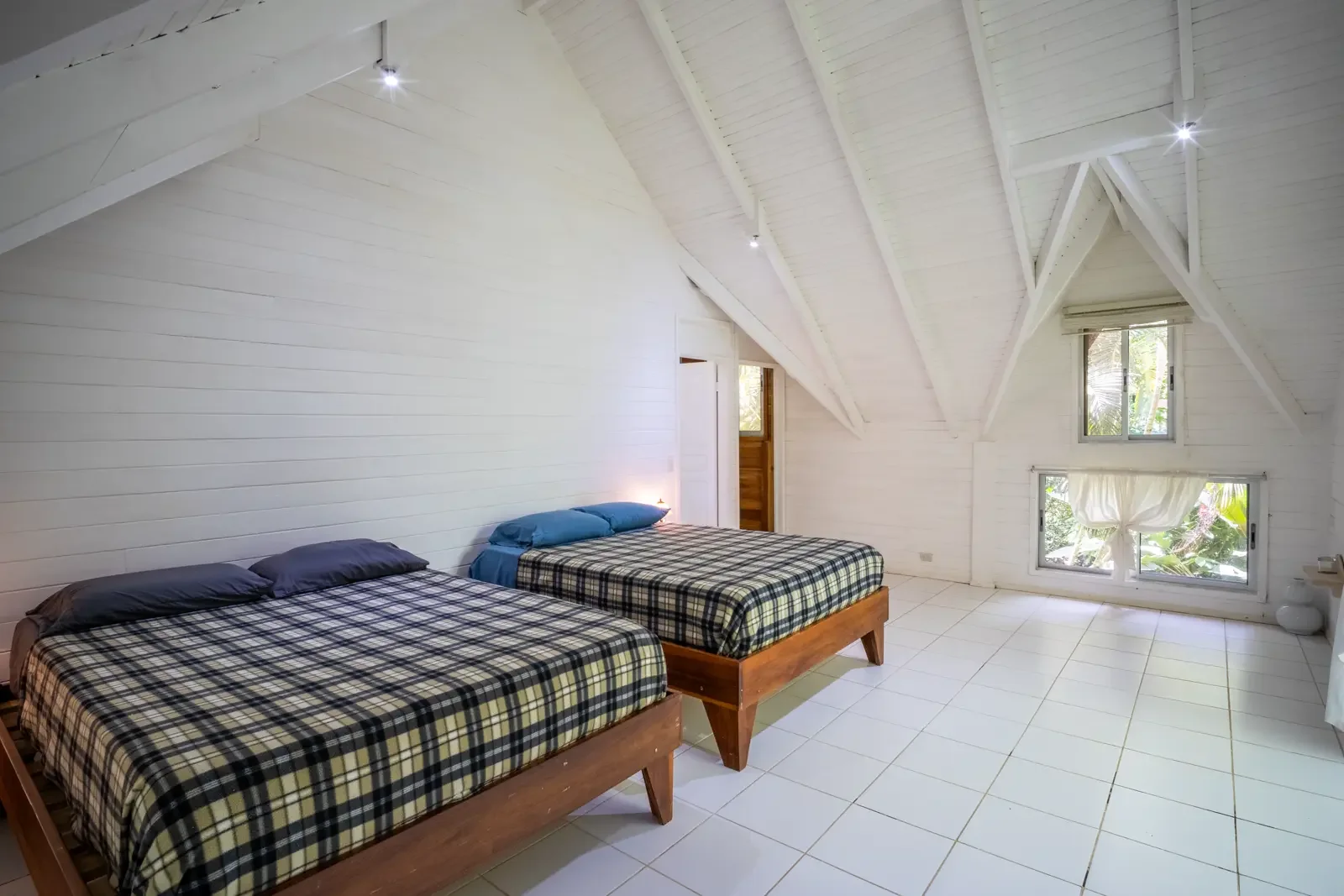 private-jungle-chalet-hone-creek (23).webp