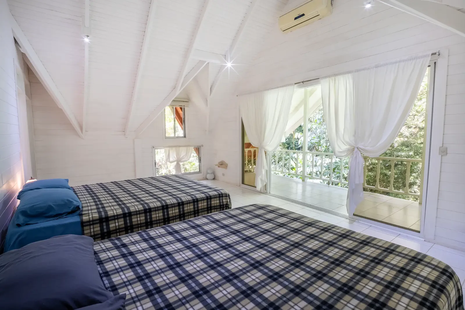 private-jungle-chalet-hone-creek (24).webp