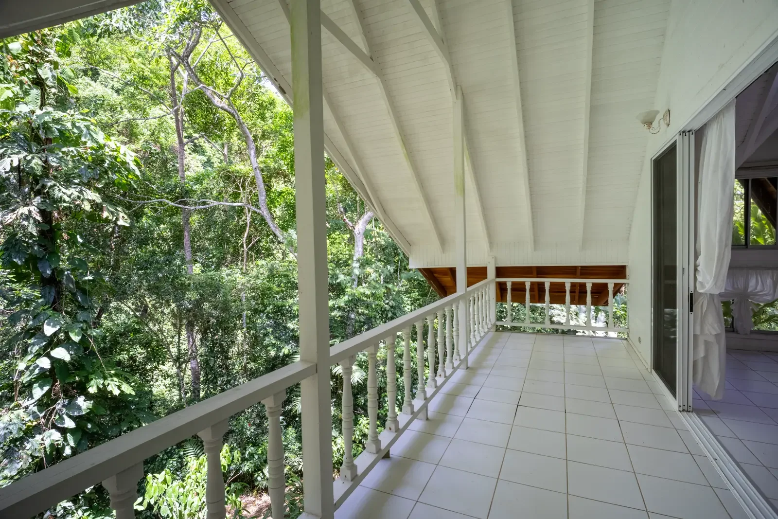 private-jungle-chalet-hone-creek (25).webp