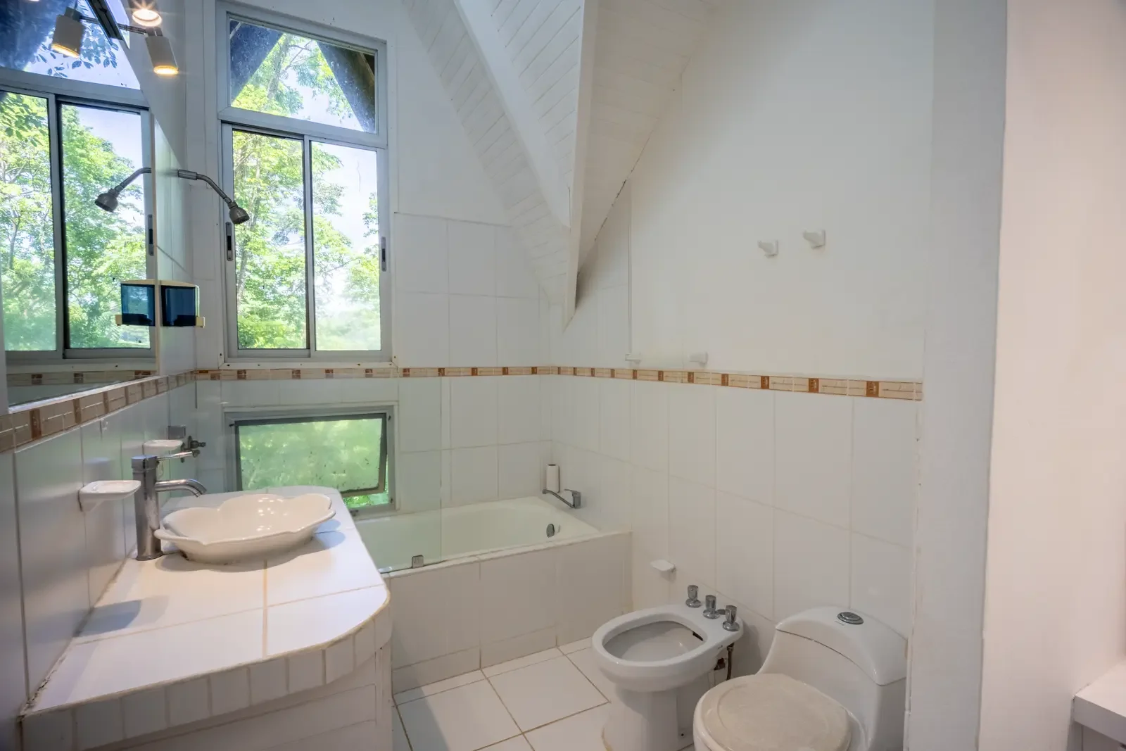 private-jungle-chalet-hone-creek (26).webp