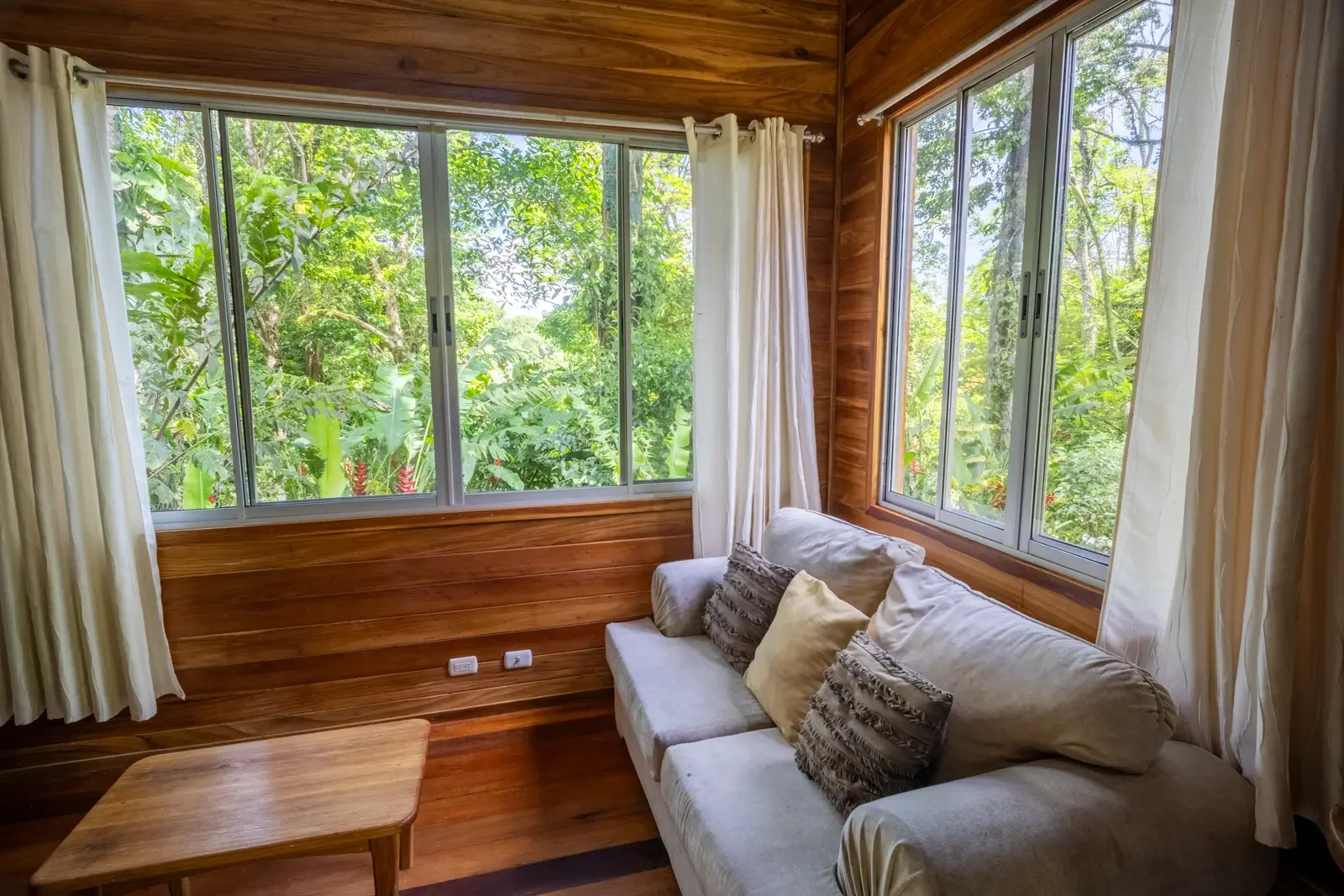 private-jungle-chalet-hone-creek (28).webp