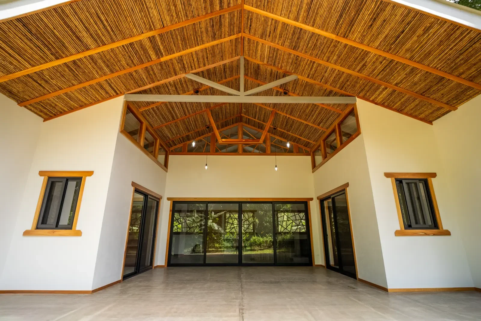 $399,000 - 2 Bd/2 Ba - Newly Completed Home on 5,000m² in Punta Uva, Costa Rica