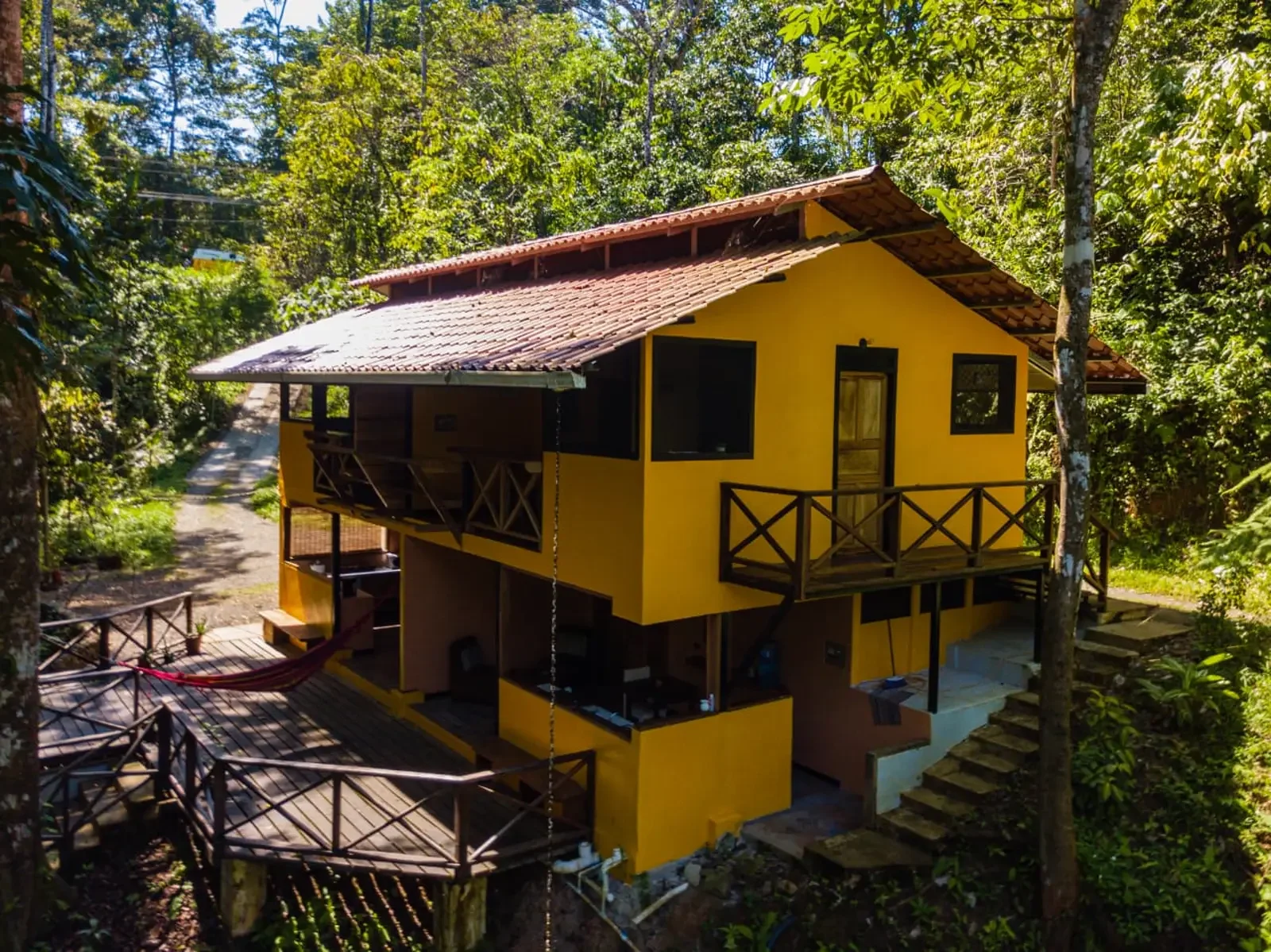 $750,000 - 5 Bd/5 Ba - Four Rental Units with Owner Home Near Punta Uva