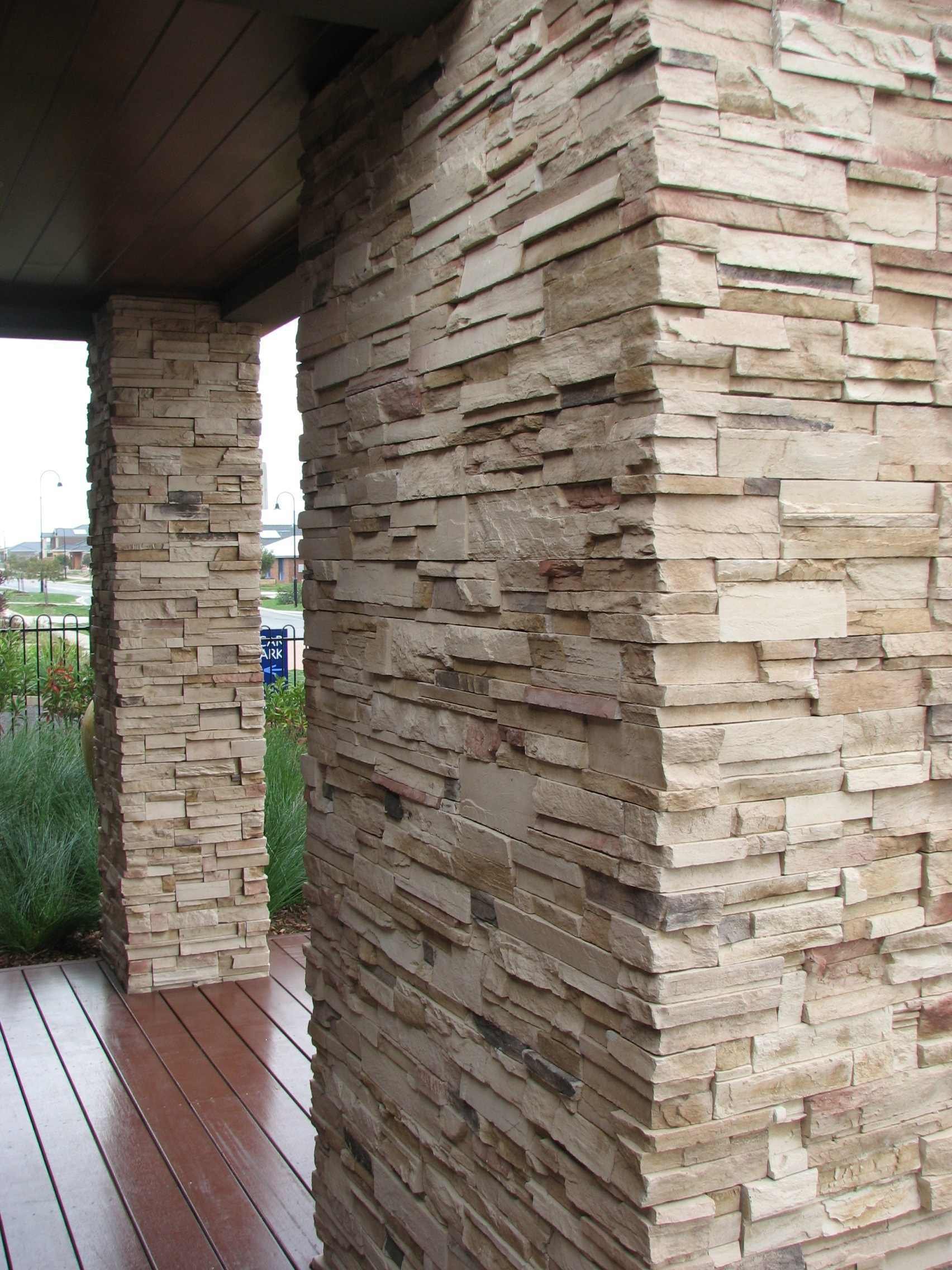 CS_Pro-Fit Ledgestone_Mojave_Ext_Abstract_PGH Bricks.jpg