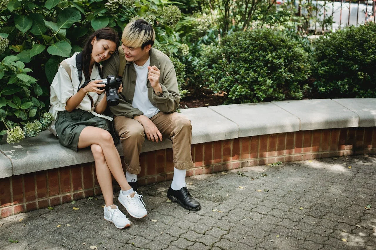 Asian vs. Western Dating Culture Differences — 紅娘