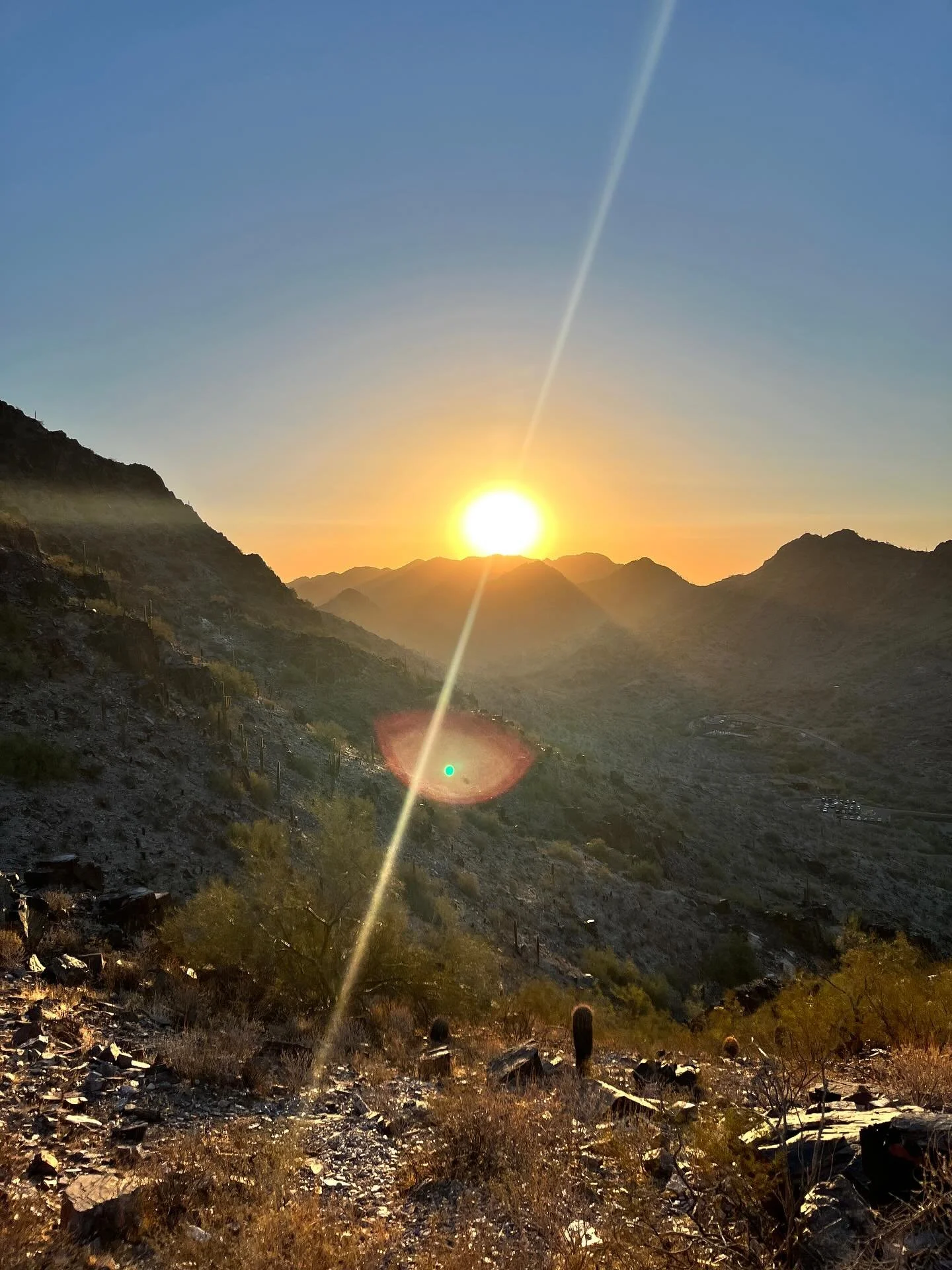 I am such a morning movement person ✨ 
There is something really special about starting the day just before sunrise and moving energy! When I lived in Phoenix, one of my favorite things to do was a sunrise hike.

This picture is from one of my recent