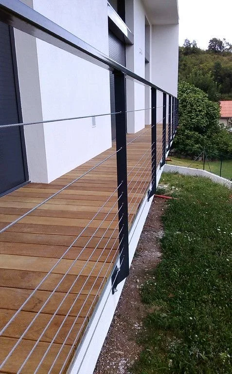 #20 Rectangle tubing with flat bar posts and cable paneling