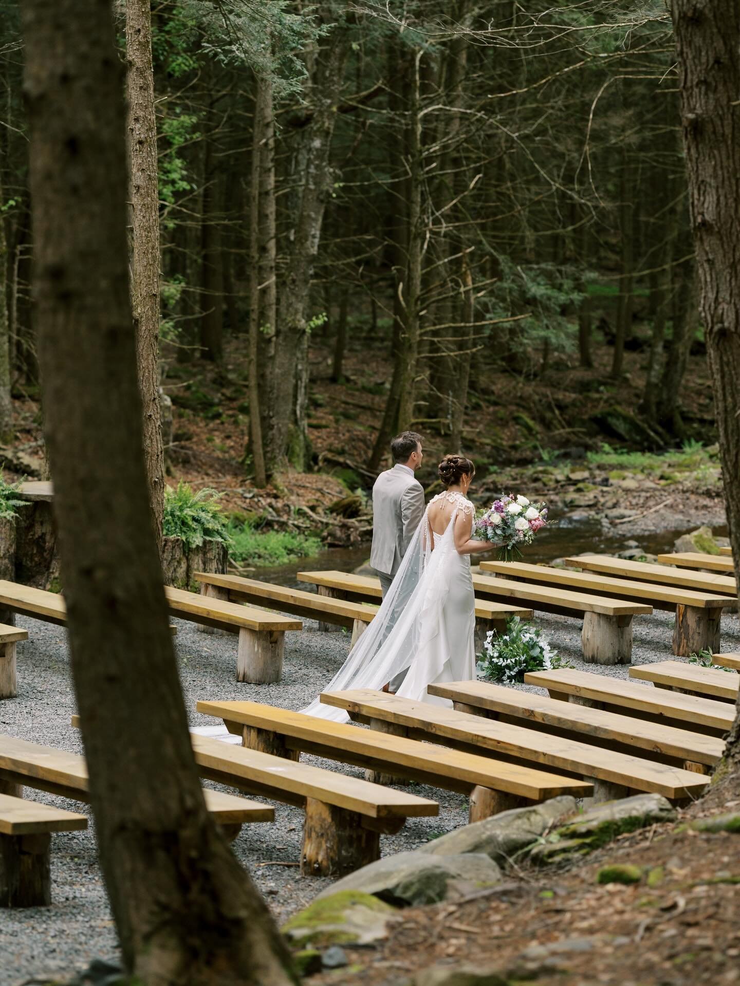 From a breathtaking forest aisle to a barn transformed into the perfect welcome ✨🌲

A beautiful ceremony surrounded by nature, followed by a reception space glowing with soft light, elegant draping, and the warmest atmosphere for guests to celebrate