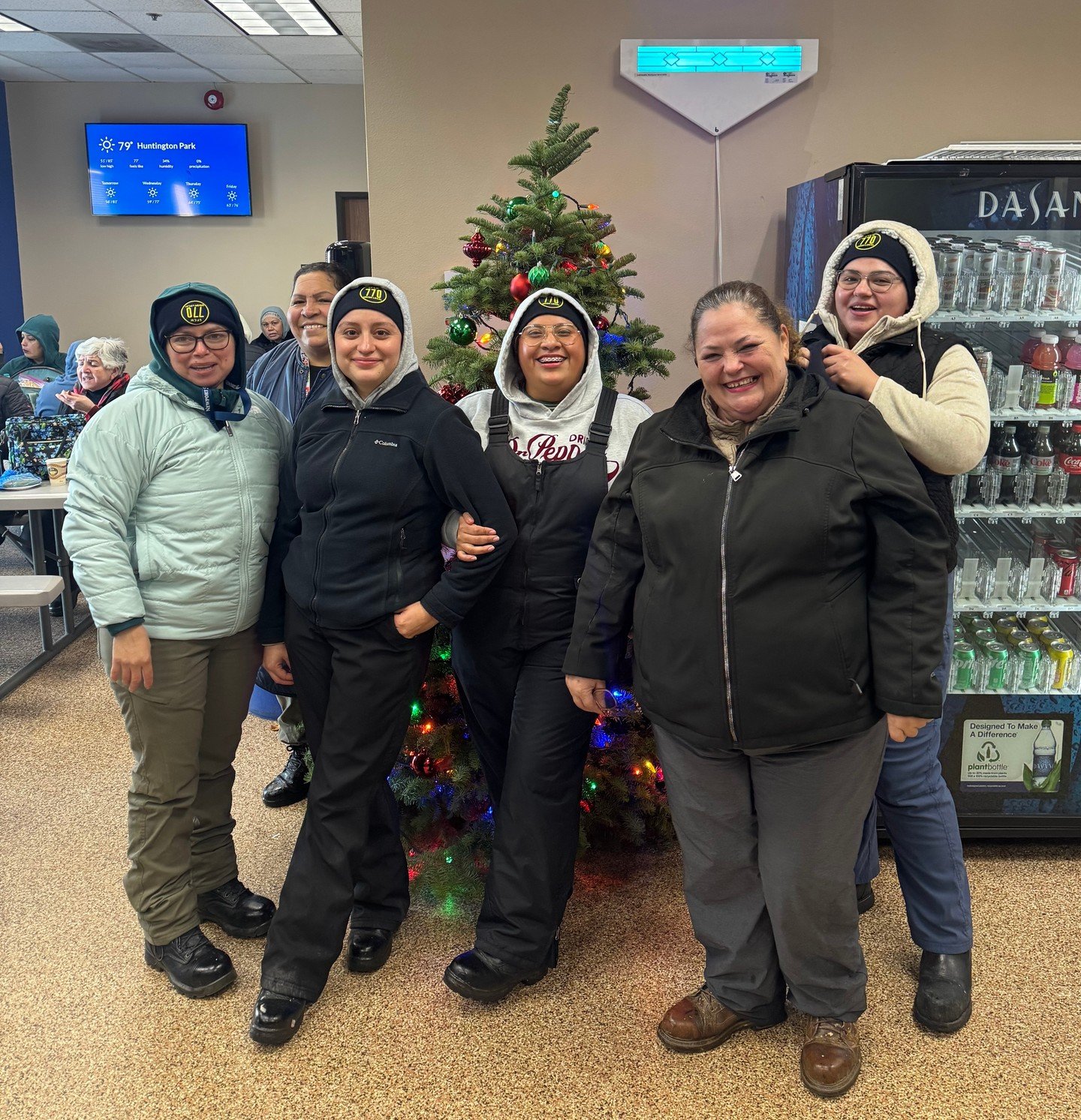 &iexcl;Trabajando en un contrato que honre nuestro trabajo! Miembros de UFCW 770 en Palisades Ranch se reunieron para planear estrategias para un contrato fuerte en el a&ntilde;o 2026, que incluya m&aacute;s seguridad, respeto y sueldos justos para m