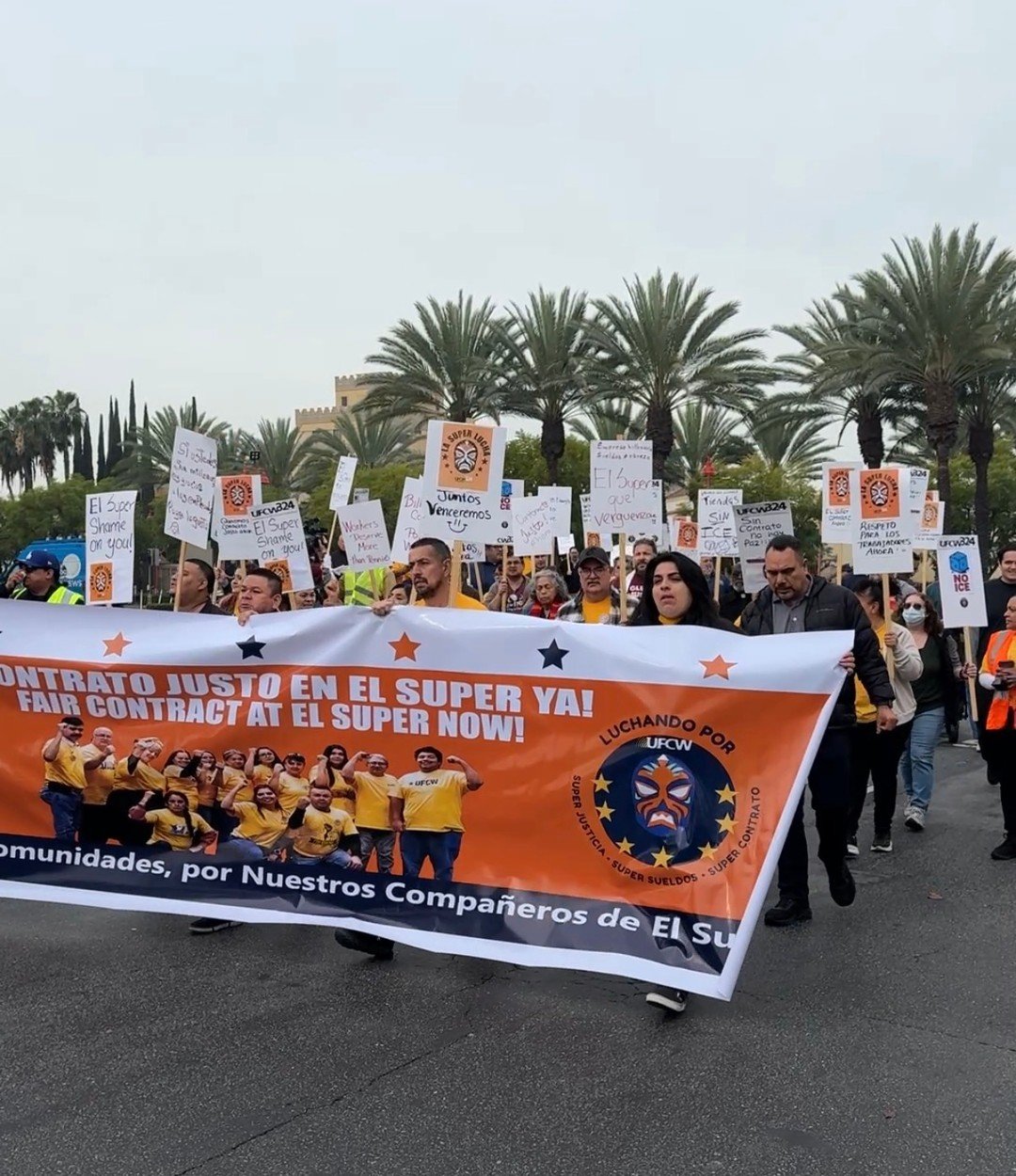 🚨Actualizaci&oacute;n de Negociaciones en El Super

La empresa ha presentado una oferta de &ldquo;&uacute;ltima, mejor y final&rdquo;. Nada es definitivo hasta que las y los trabajadores voten.

Despu&eacute;s de la marcha de ayer junto a clientes, 