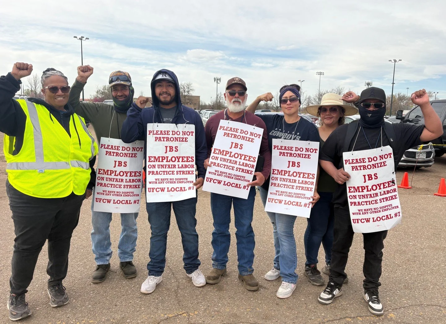 We stand in solidarity with 3,800 JBS workers in Greeley, Colorado who are on strike after unfair labor practices and stalled negotiations.

For the first time in 40 years, meatpacking workers are taking this step, demanding better pay and safer cond