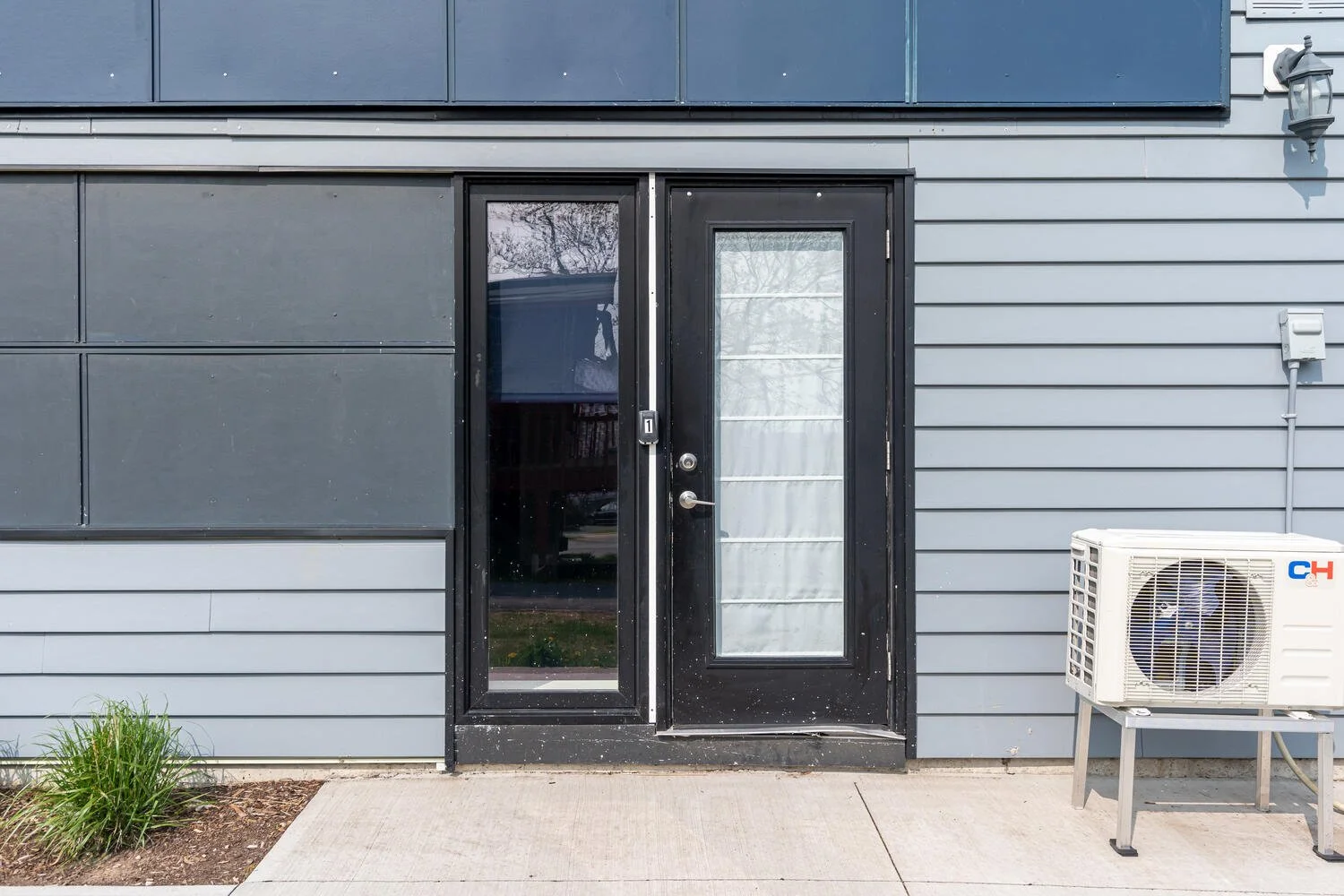 6123 Lady Hammond Rd Unit 1-large-014-009-MRC04308-1500x1000-72dpi.jpg