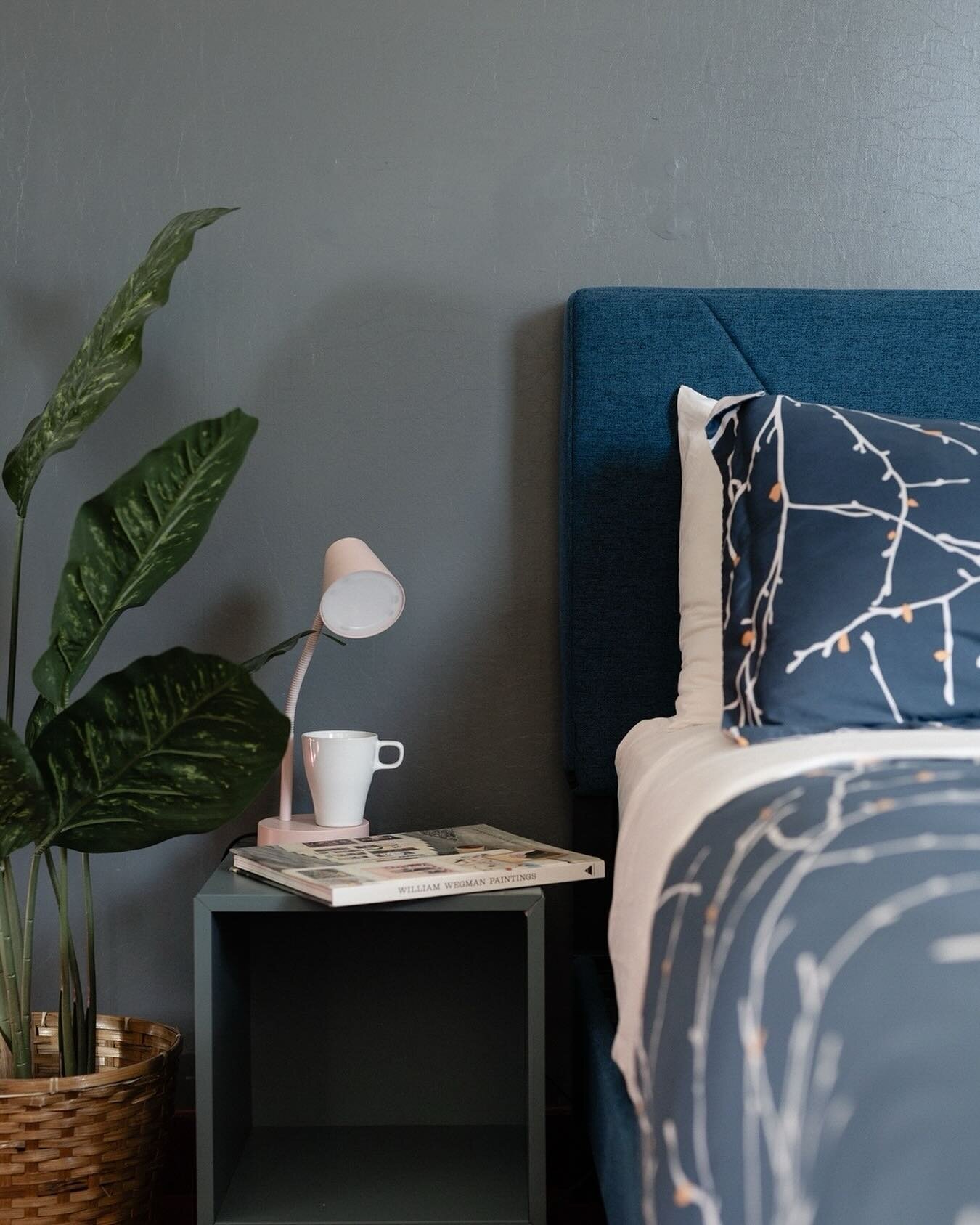 3 things you need on your nightstand...
⠀⠀⠀⠀⠀⠀⠀⠀⠀
☕ A fresh cup of coffee
📖 A good book
💡 A soft glowing lamp 
⠀⠀⠀⠀⠀⠀⠀⠀⠀
Escape the every day hustle and bustle relaxing in your home away from home.
⠀⠀⠀⠀⠀⠀⠀⠀⠀
Book your Sweet Digs today!
💻 www.sweet