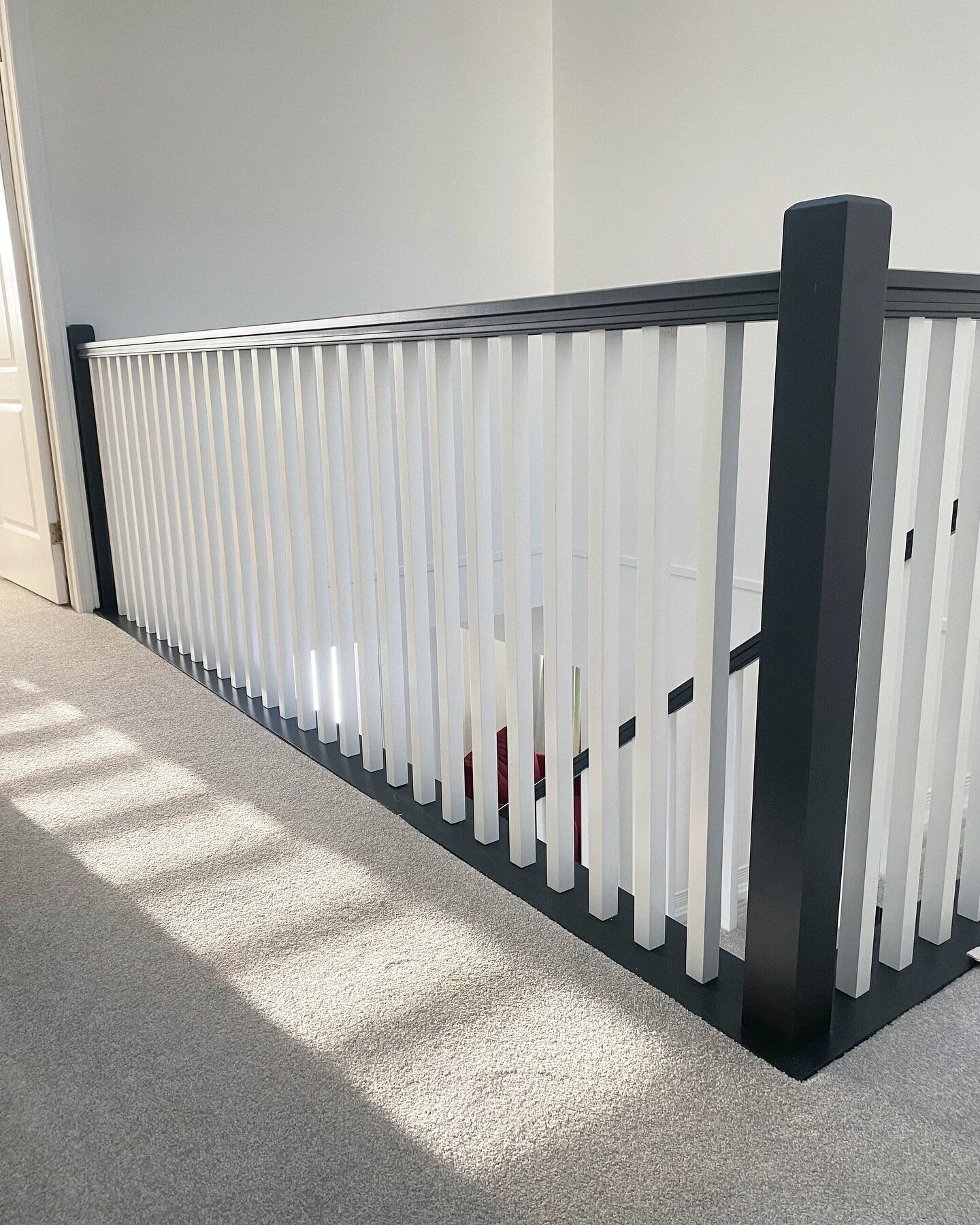 Square posts and spindles were the perfect choice to modernize this 80&rsquo;s built suburban home. 
.
.
.
#railings #homerenovation #homeremodel #ottawaconstruction #ottawacontractor #ottawainteriors #ottawainteriordesign #railingdesign