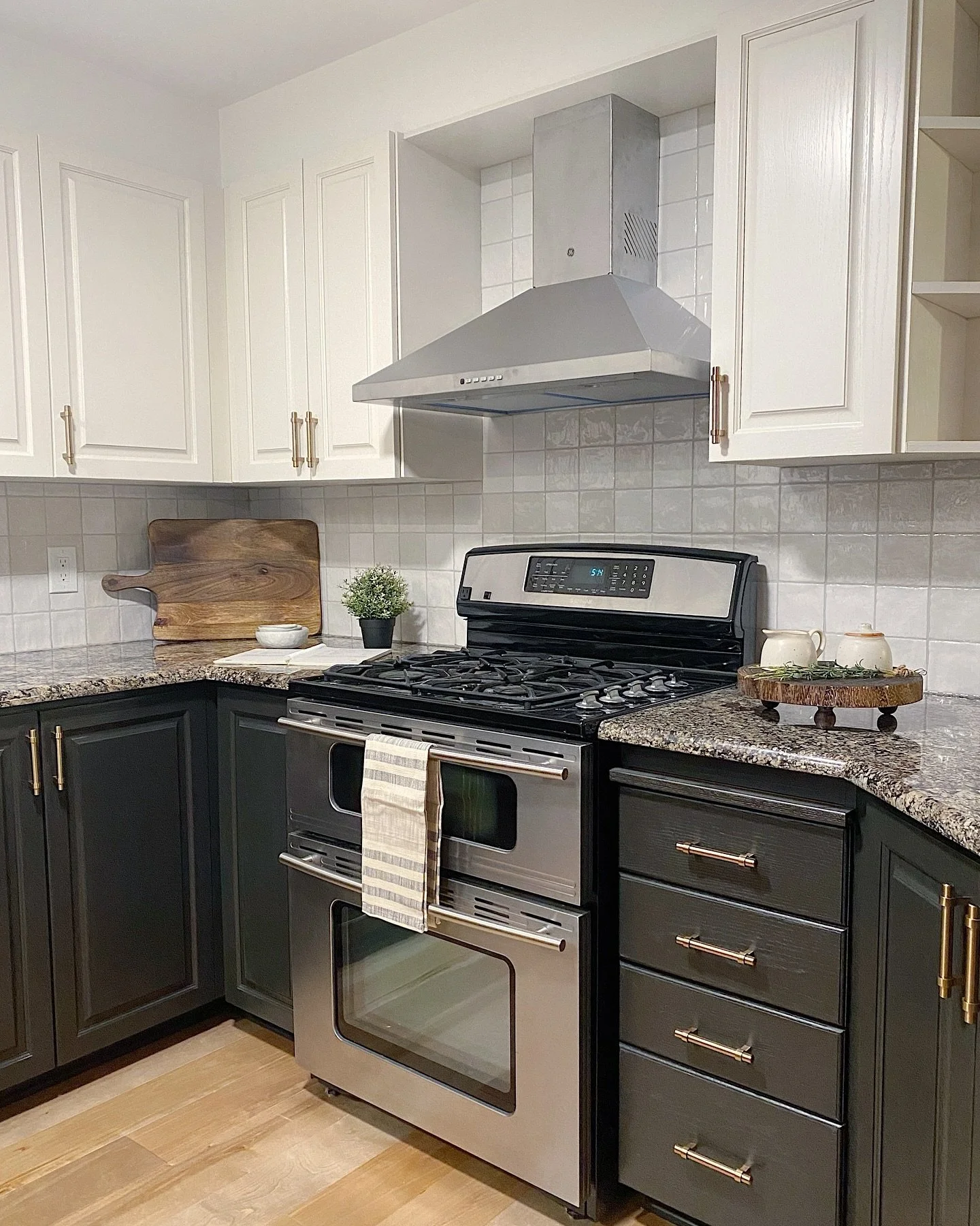 The backsplash really bridged the gap between old and new in this kitchen update. 
.
.
.
#ottawakitchens #kitchenupdate #whatwasoldisnewagain #ottawarenovation #ottawainteriordecorator