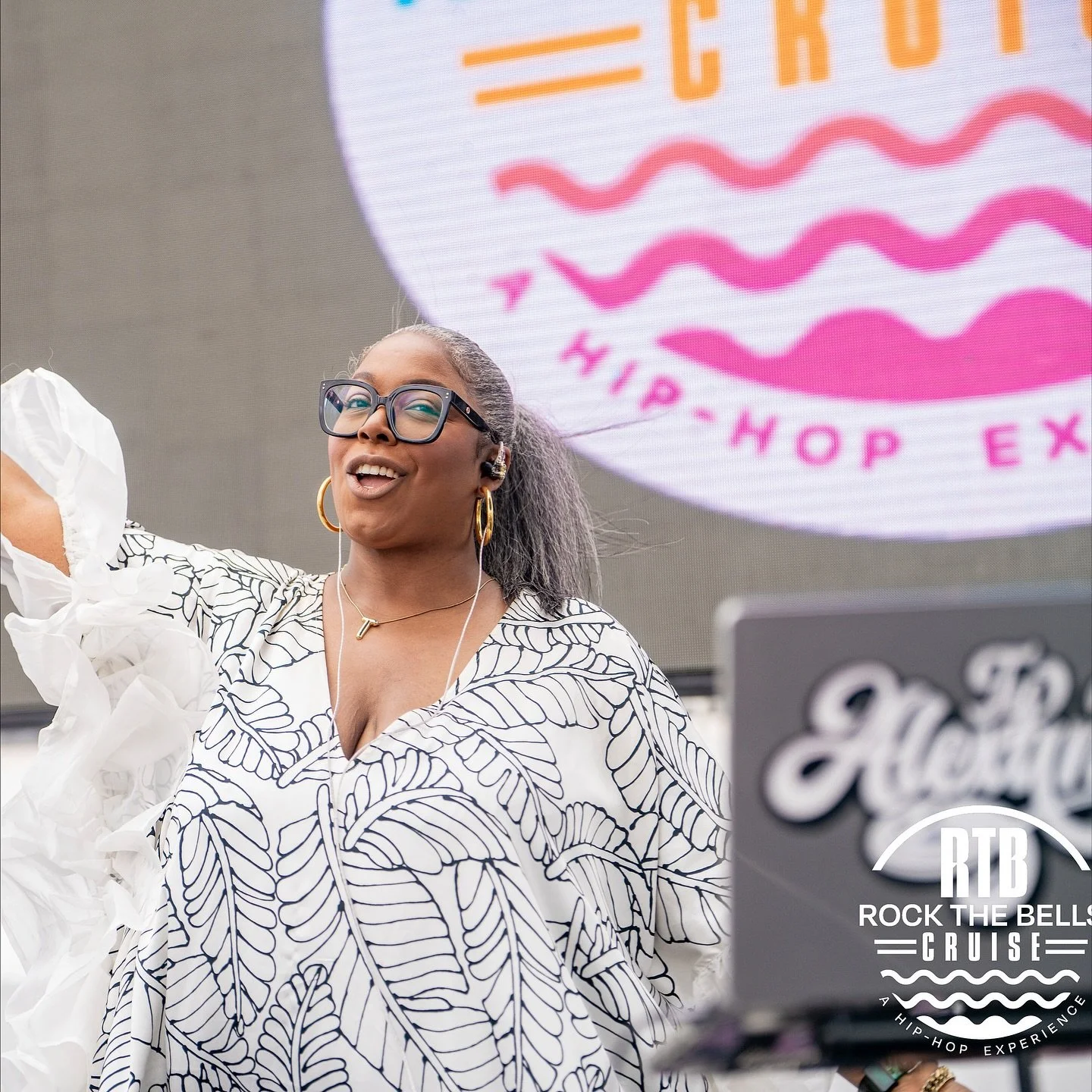 I&rsquo;m still geeked that I was surrounded by some of the greatest DJs to ever do it (xoxo &hearts;️ @djjazzyjeff @legendarydjkooldc  @djscratch @manniefresh @djepps @djchuckchillout @technicianthedj @djrtistic @djmoney @djevildee @jperiodbk). ⁣
⁣
