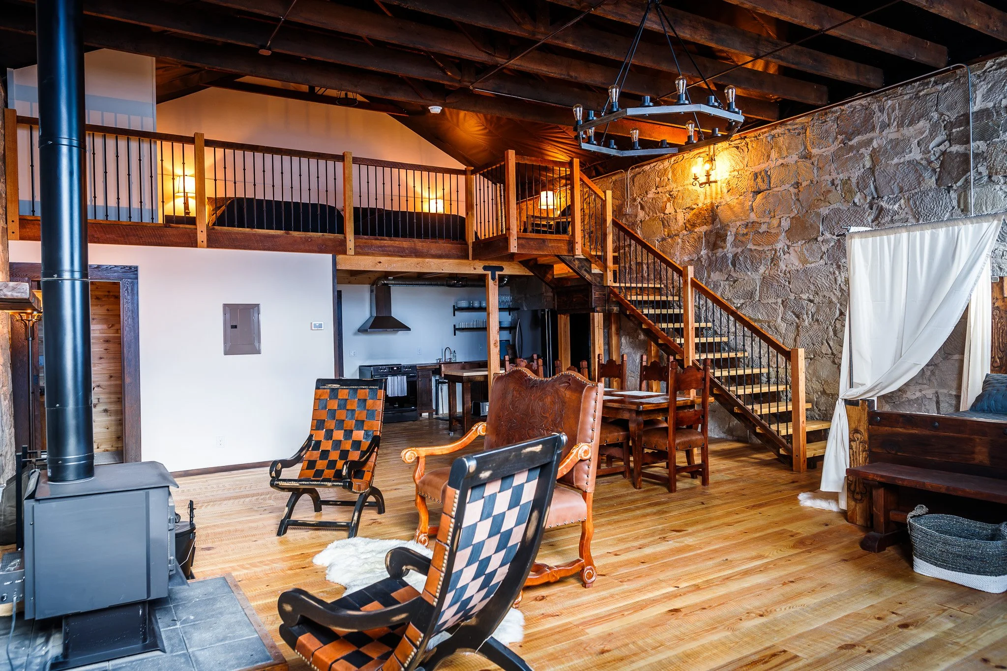 Photo inspiration: Fresh Look at Historic Vacation Rental Near Anthony Lakes Mountain Resort The