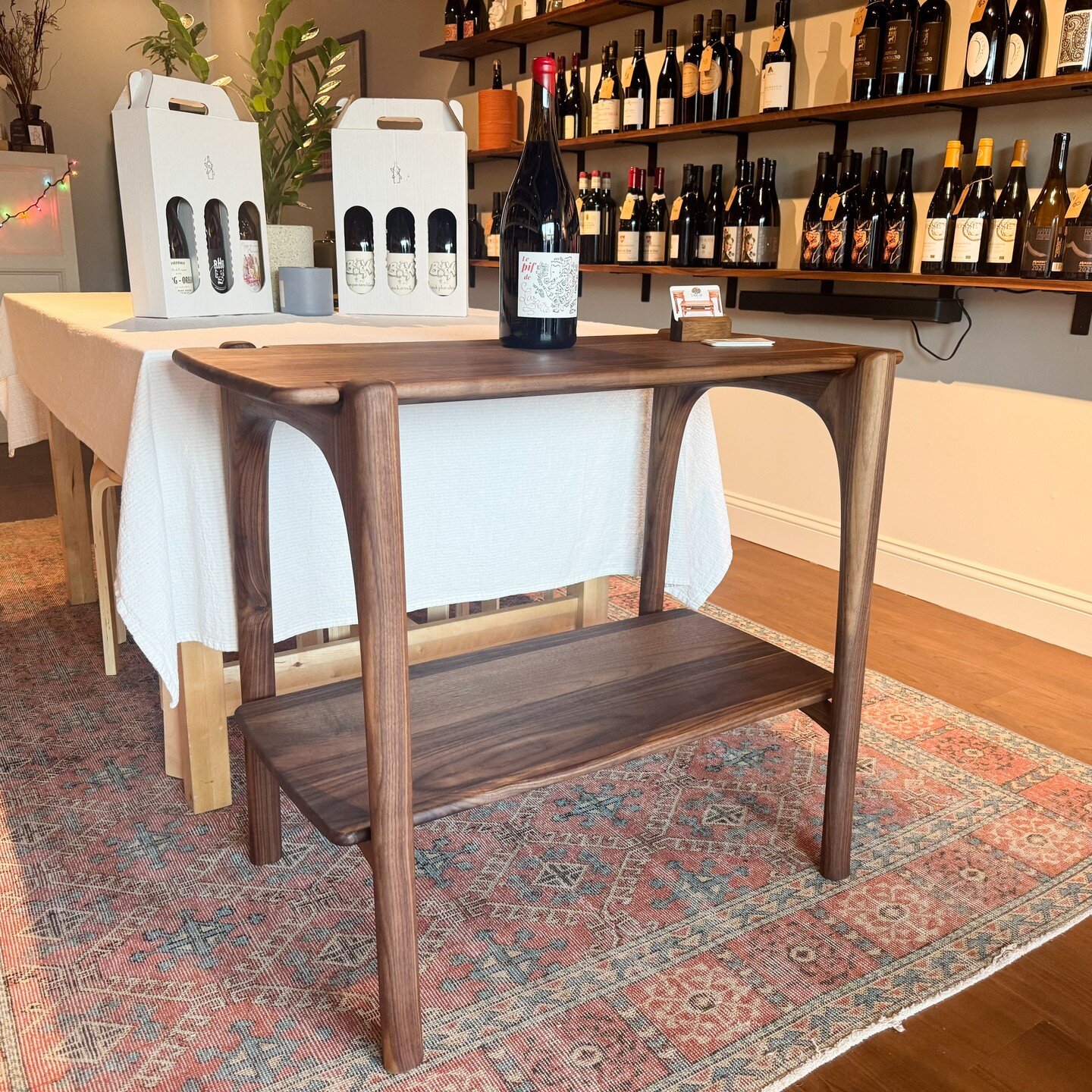 Friends, I am so excited to announce that my newest table is being showcased at @satellitebottleshop in Dedham! Please stop by to see the table and try some amazing natural wines.

I first learned about the awesomeness of natural wines from Action Br