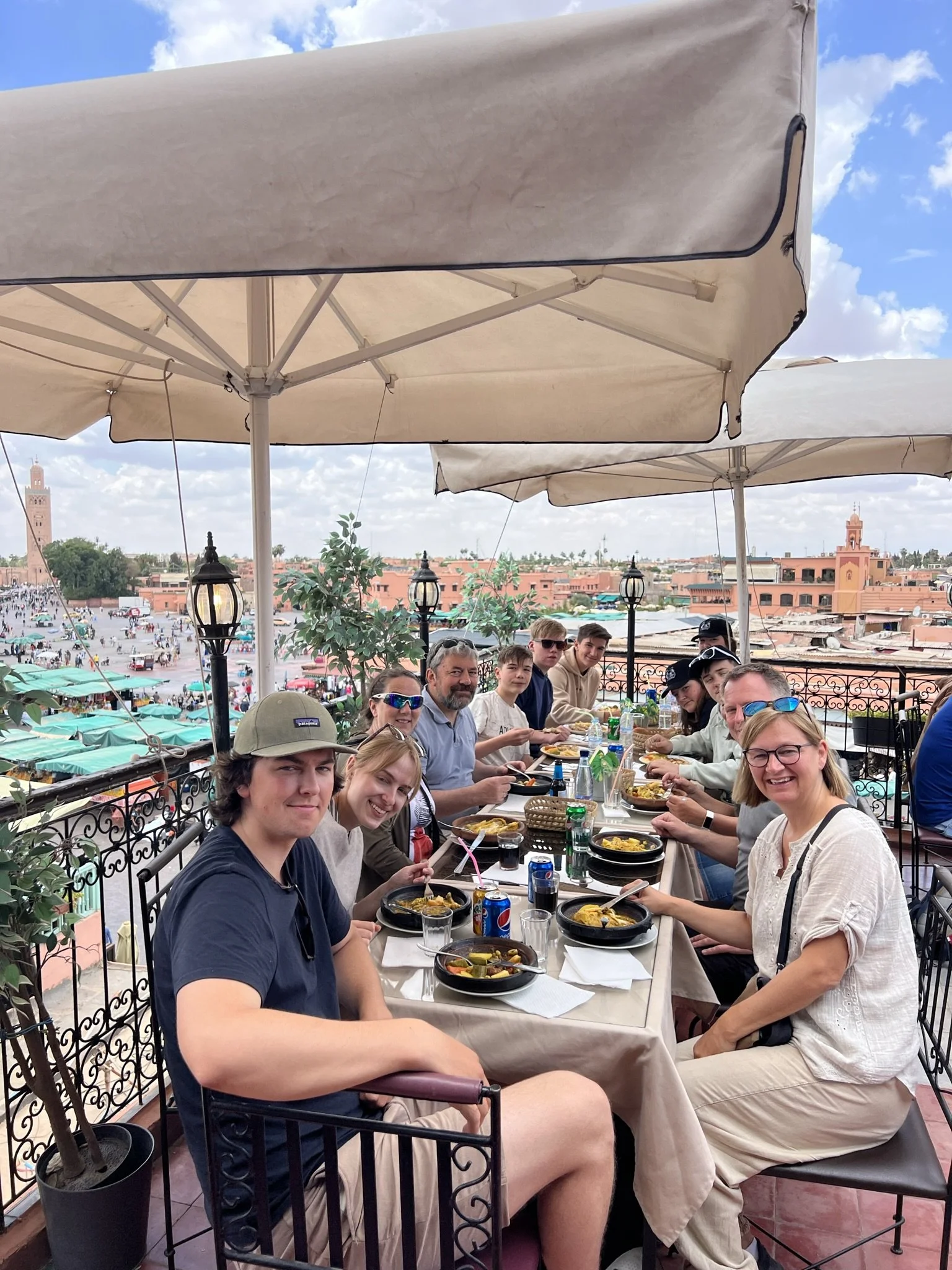 En av de mange takrestaurantene i Marrakesh sentrum - flott middag med fin gjeng som forbereder seg til konkurranse