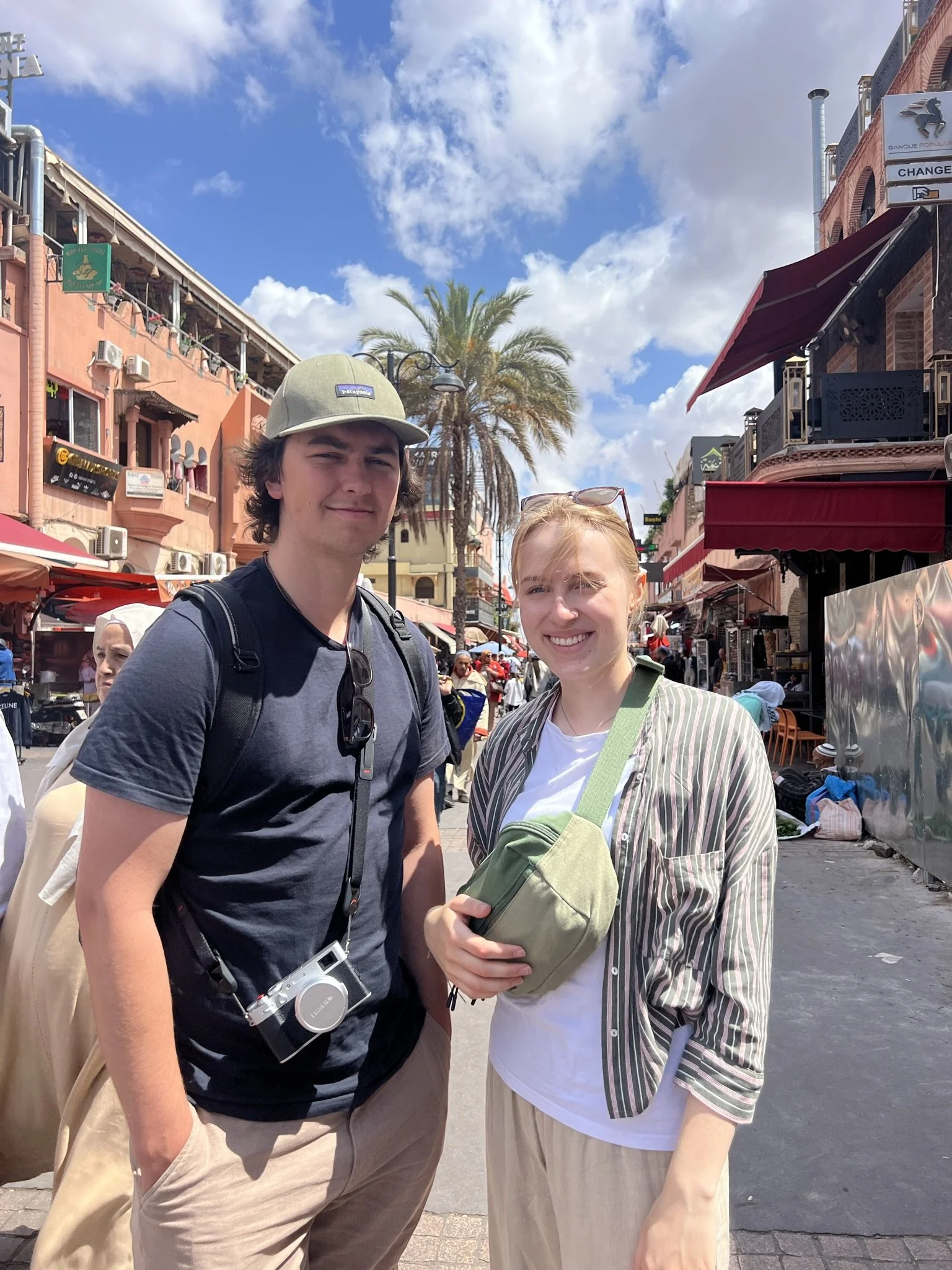 Filmcrewet alltd med kamera klart.