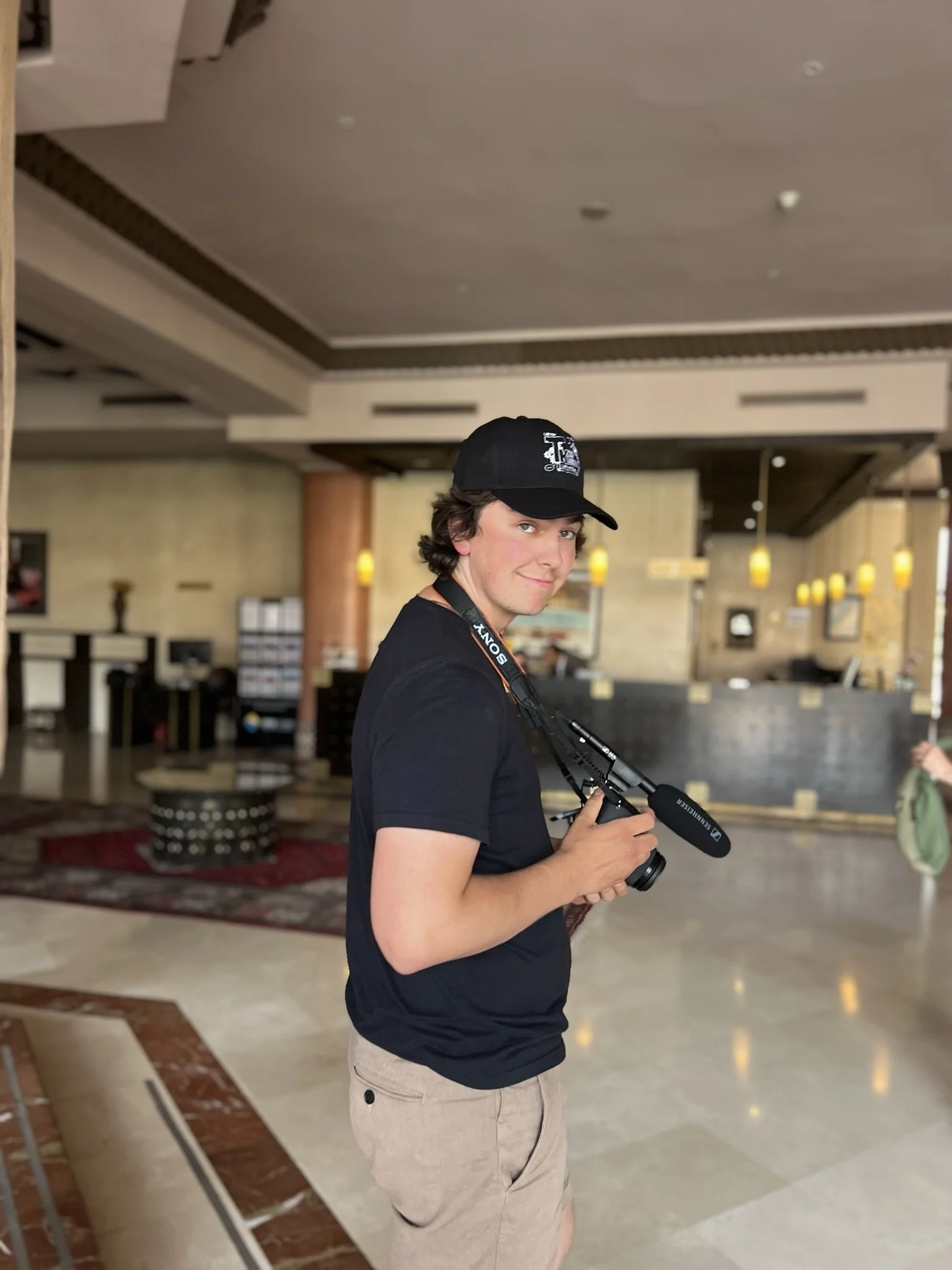 Eget feilmcrew og unge journalister med på tur, Teknoklubbens egen filmgruppe / dokumentasjonsfilm lages - Martin Bordewich Strøm er her klar til å filme gjengen som kommer 