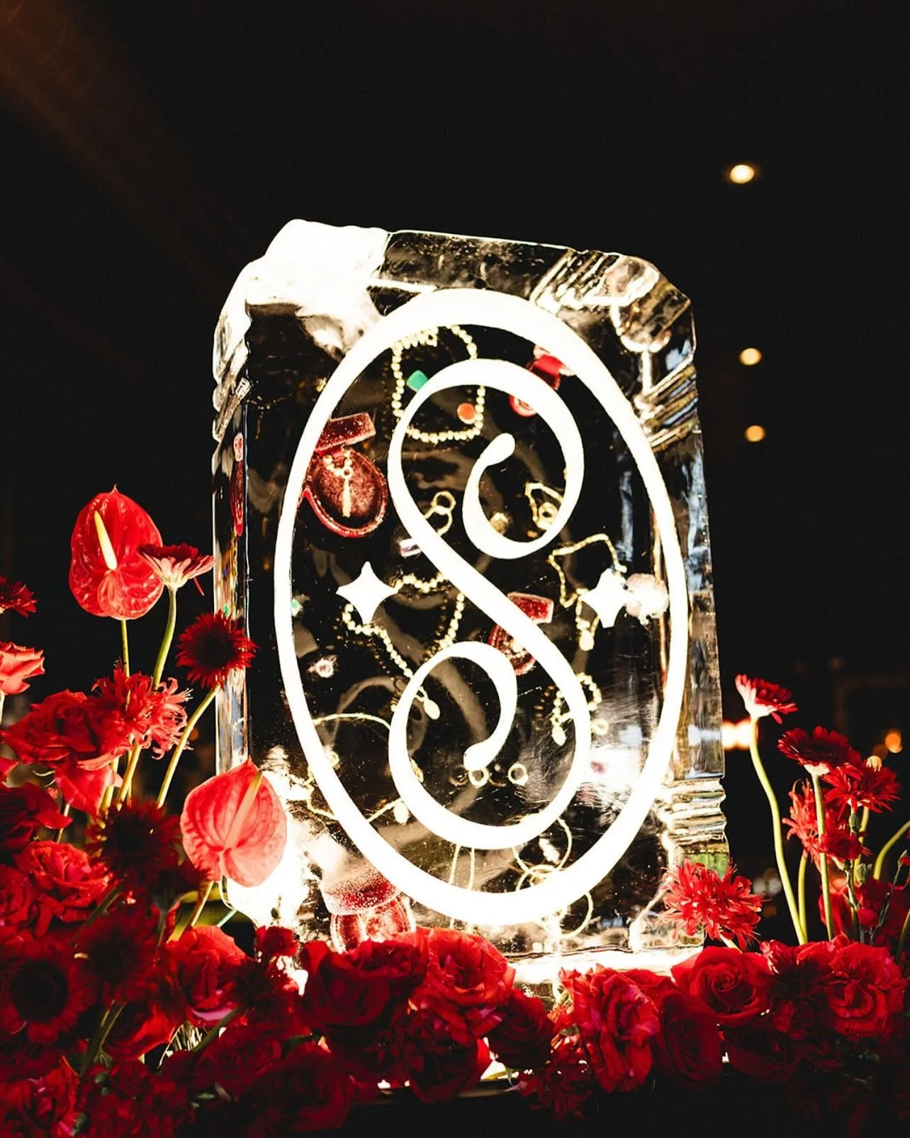 Honestly still processing how cool this @starling speakeasy was a few weeks ago. They totally transformed a West Hollywood bar into a speakeasy showcasing their amazing jewelry in some really creative ways. Kudos to Starling and @futongandfriends for