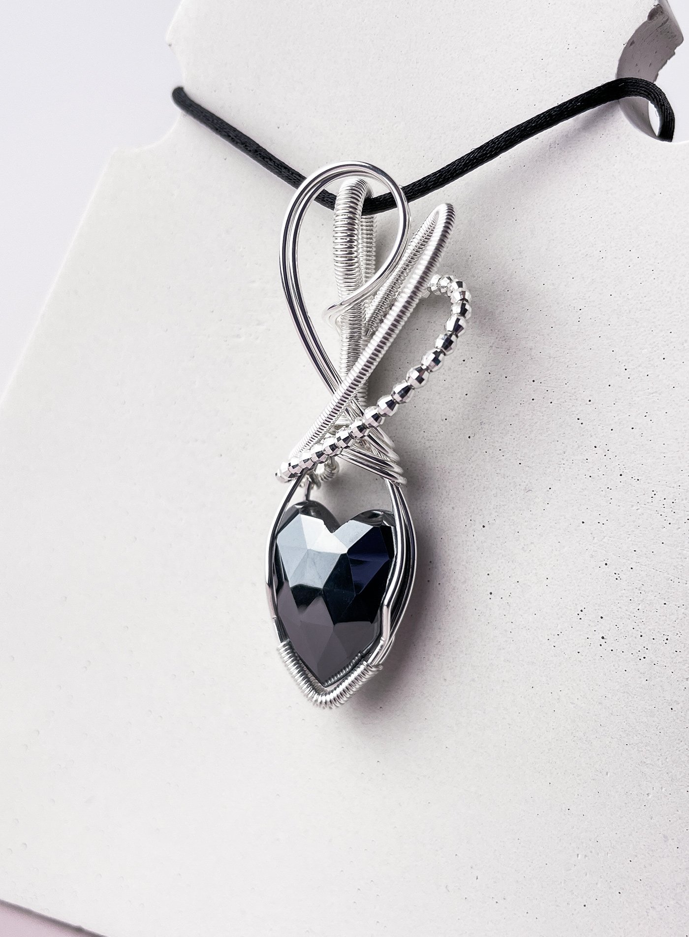 Hematite-heart-ssp0059-2.jpg