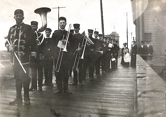 1910-parade-band.jpg