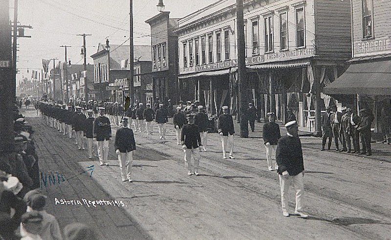 1915-parade.jpg
