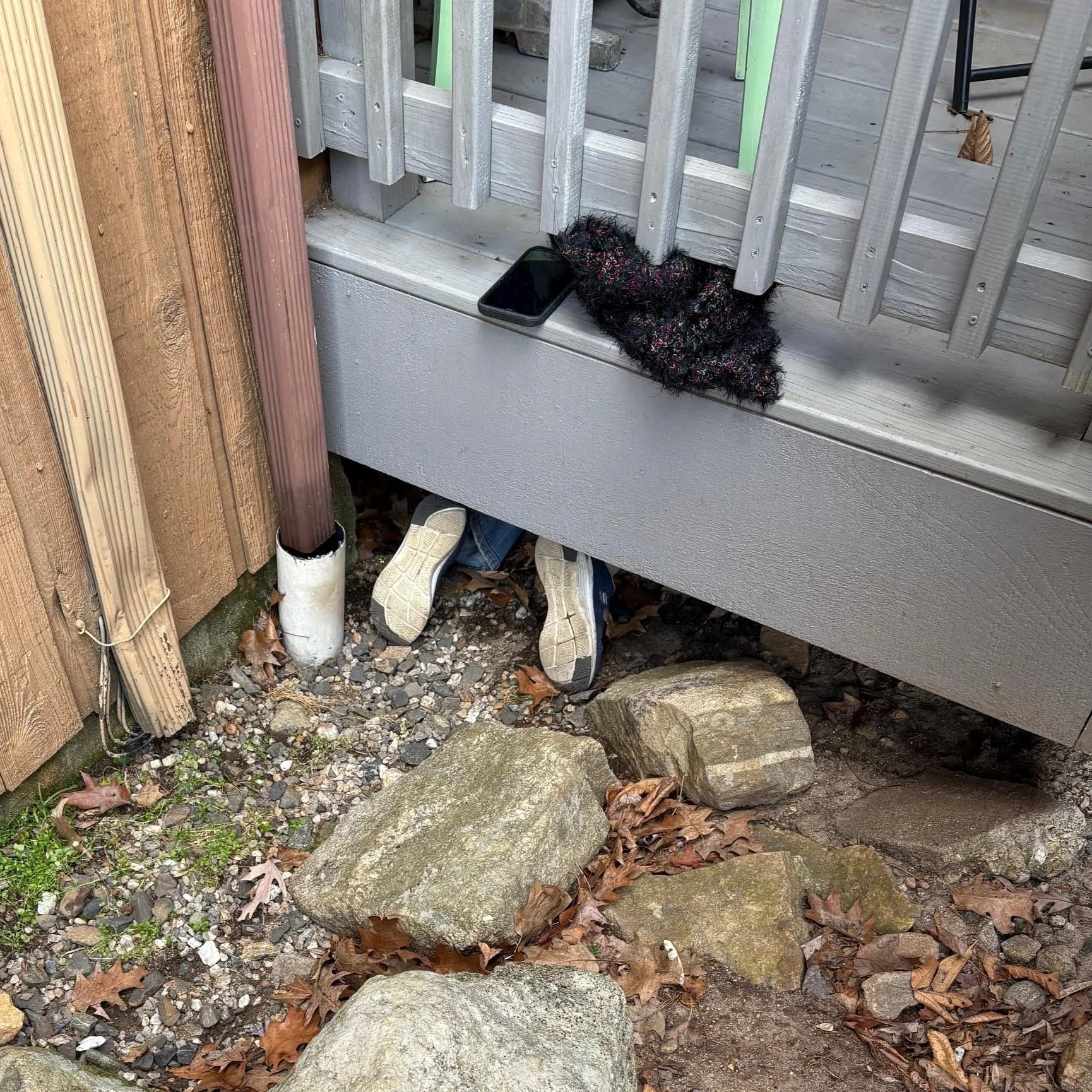 feet+under+deck.jpg