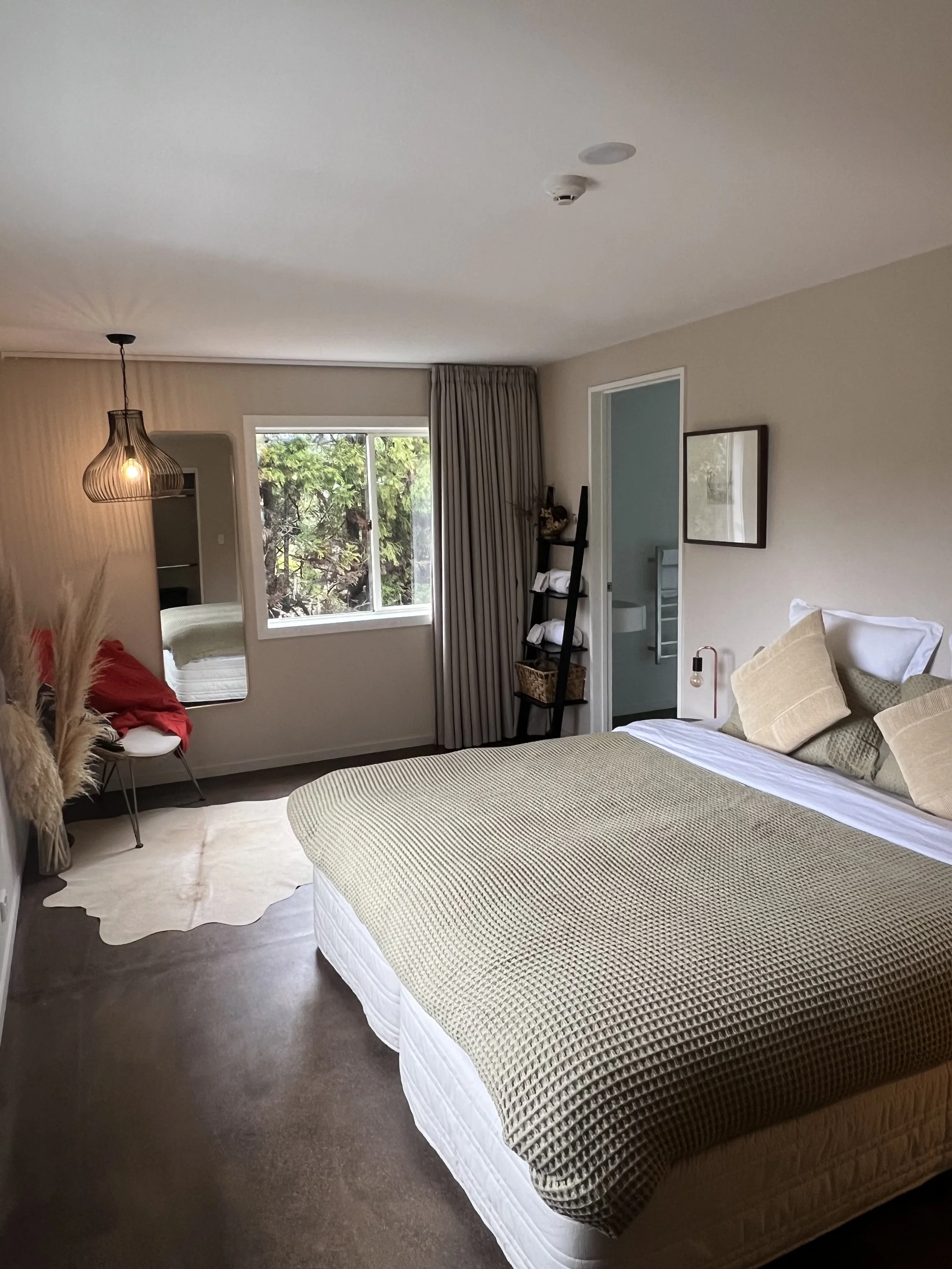 HUs Boutique Auckland Accomodation Bedroom 1