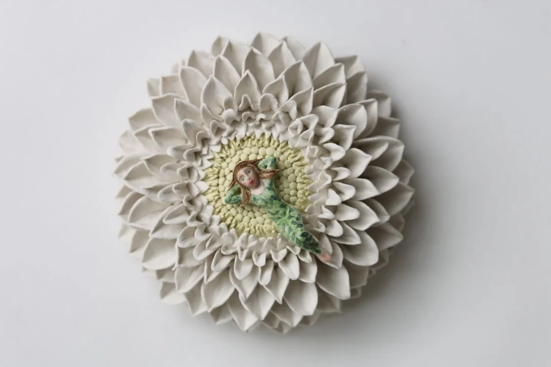 I&rsquo;ve loved creating this collection of small sculptures, inspired by the idea of connecting with nature. 🌿✨
Many are still cooling in the kiln, and I&rsquo;m so looking forward to sharing them with you soon. 🤍

#porcelain #porcelainartist #po