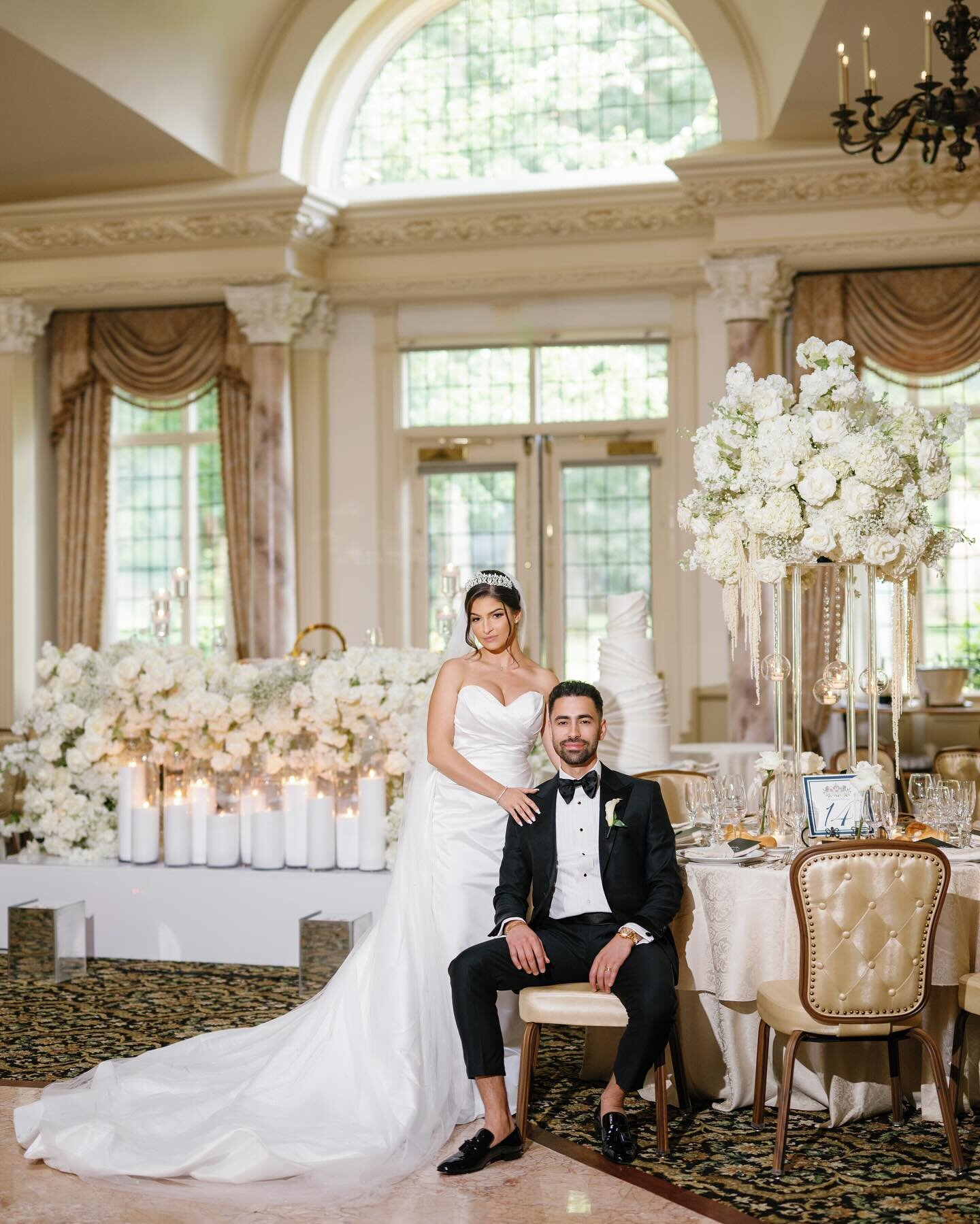 White &amp; gold will never go out of style ✨
#WeddedEvents 

Photography: @andrii_bondarets_ 
Florals: @weddedevents 
Venue: @pleasantdalechateau 
Hair: @jamesedwardsalon 
Makeup: @carolynsmakeupartistry 
Dress: @maggiesotterodesigns @castlecoutureb