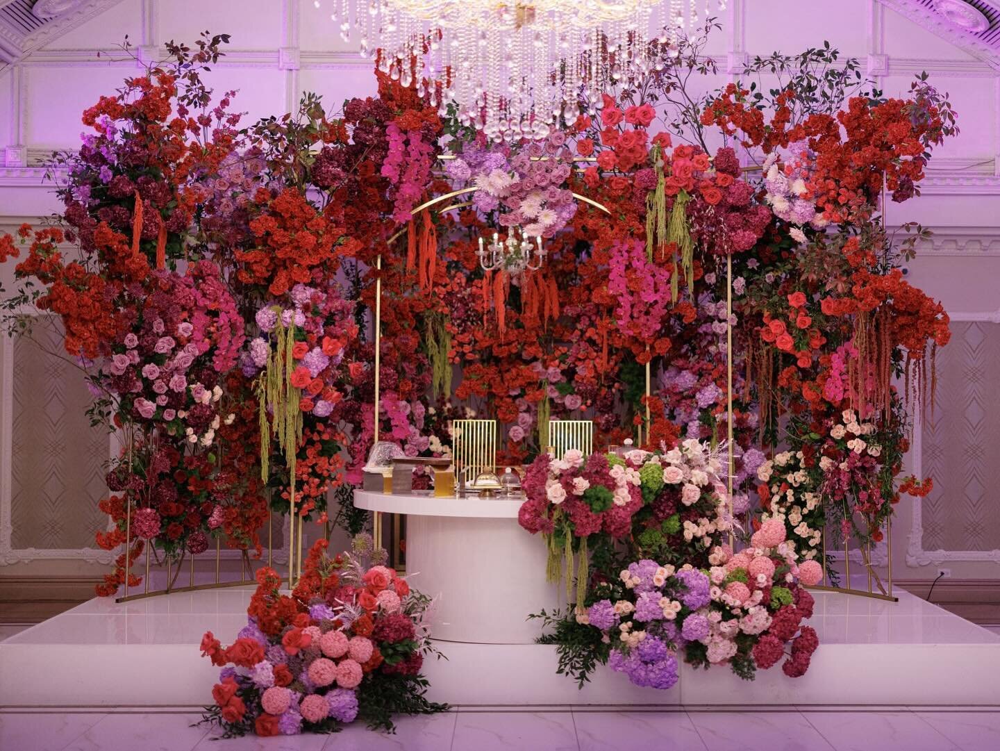 It was all about color for Jacqueline &amp; Marvin 🌺🌹🪻🌸
#WeddedEvents 

Photography: @andrii_bondarets_ 
Florals: @weddedevents 
DJ: @djelii 
.
.
.
.
.
#colorfulwedding #luxurywedding #luxuryweddings #floraldesign #floralcenterpieces #floralcente