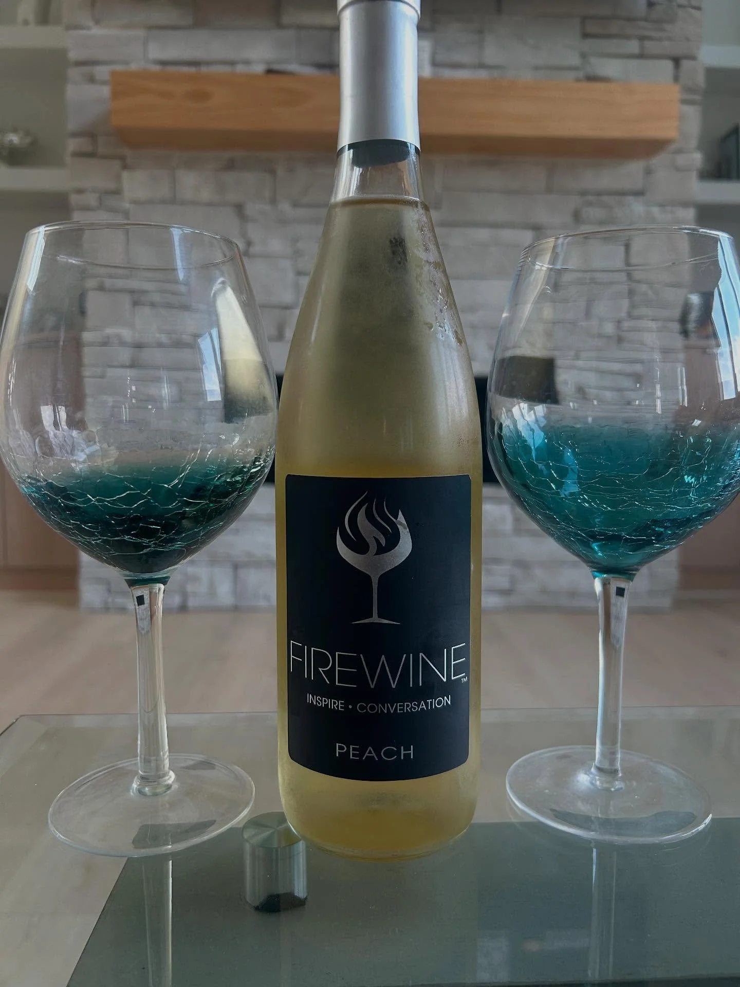 Happy Firewine Friday! We’ve got peaches on our mind, whats on yours?? Do let us know!🍑
~xoxo www.firewine.social
#Firewine  #wine #winelovers #winetime  #winetasting #winestagram #vineyard #drinks #redwine #dryrose #whitewine #winery #fooda
