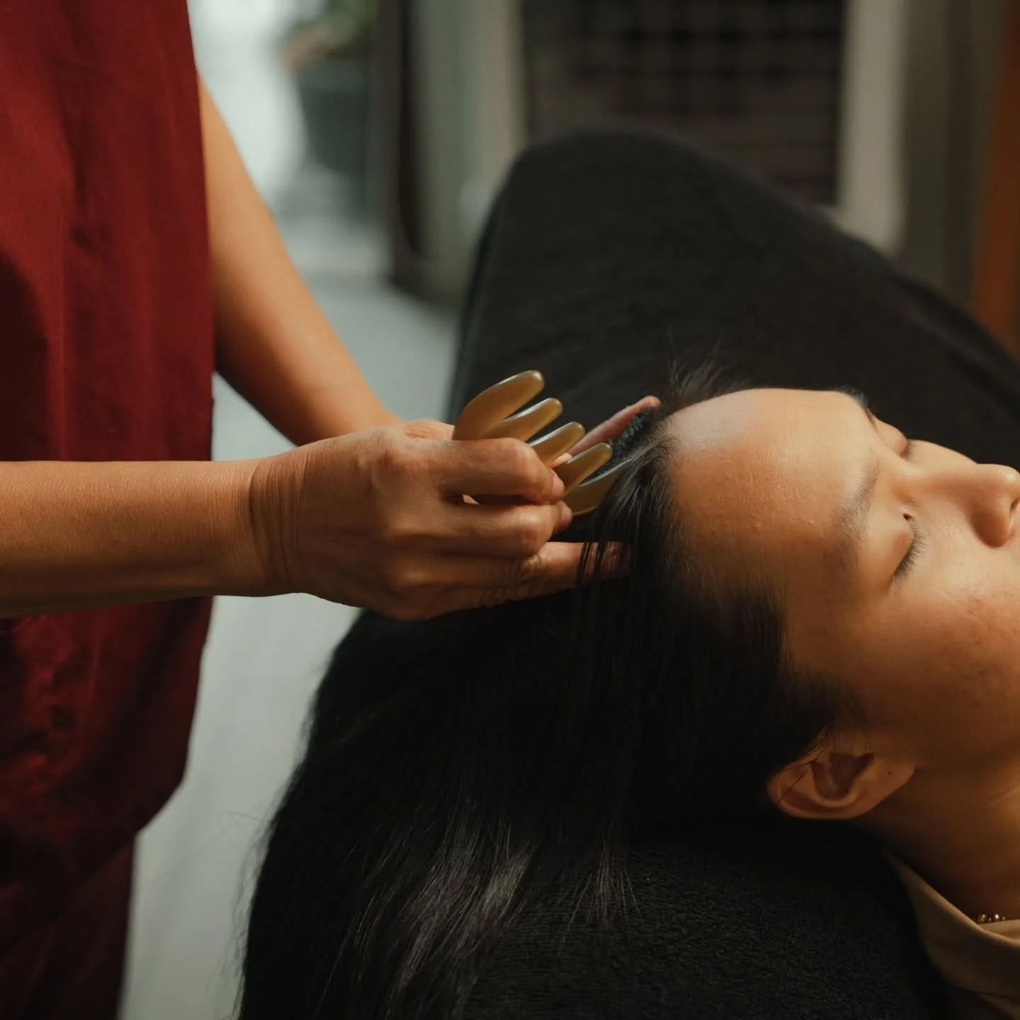 𝑬𝒙𝒑𝒆𝒓𝒊𝒆𝒏𝒄𝒊𝒏𝒈 𝒔𝒄𝒂𝒍𝒑 𝒕𝒆𝒏𝒔𝒊𝒐𝒏, 𝒉𝒂𝒊𝒓 𝒍𝒐𝒔𝒔, 𝒐𝒓 𝒔𝒄𝒂𝒍𝒑 𝒊𝒓𝒓𝒊𝒕𝒂𝒕𝒊𝒐𝒏?

If discomfort, sluggish circulation, or hair concerns are weighing you down, it's time to give your scalp some much-needed care.

Our 𝑺𝒄𝒂