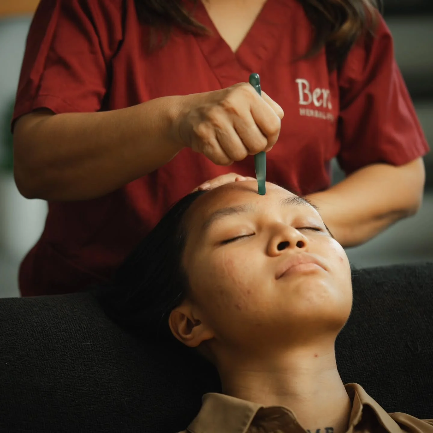 Face reflexology is more than just a facial massage - it's a way to rejuvenate your skin, calm your mind, and benefit the whole body.

By targeting specific reflex points, you can improve circulation, reduce tension, and leave your skin looking radia