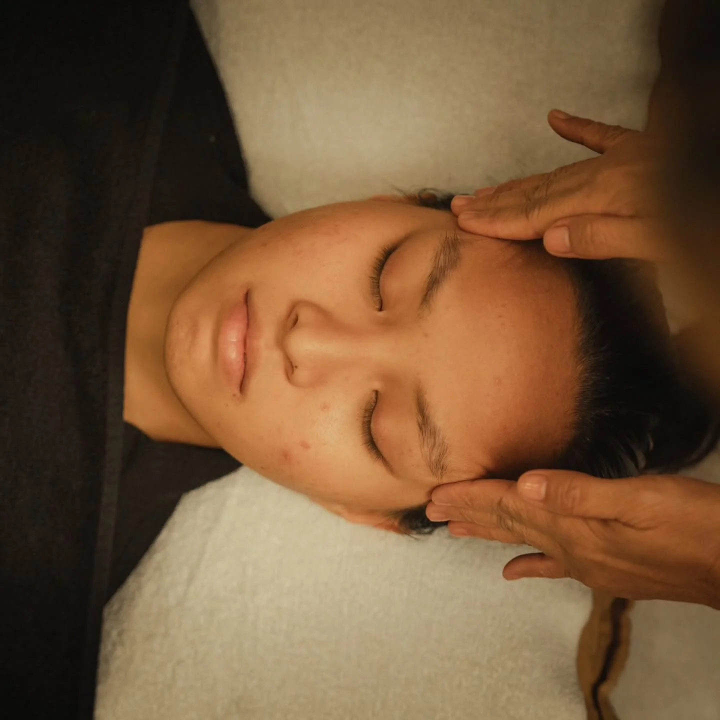 Introducing one of our Traditional Chinese Medicine Therapies: Sleep Support TuiNa. 

Sleep Support TuiNa is a whole-body massage that starts with a sitting position, featuring a boiled moxa foot soak and a head and face massage that stimulates acupr